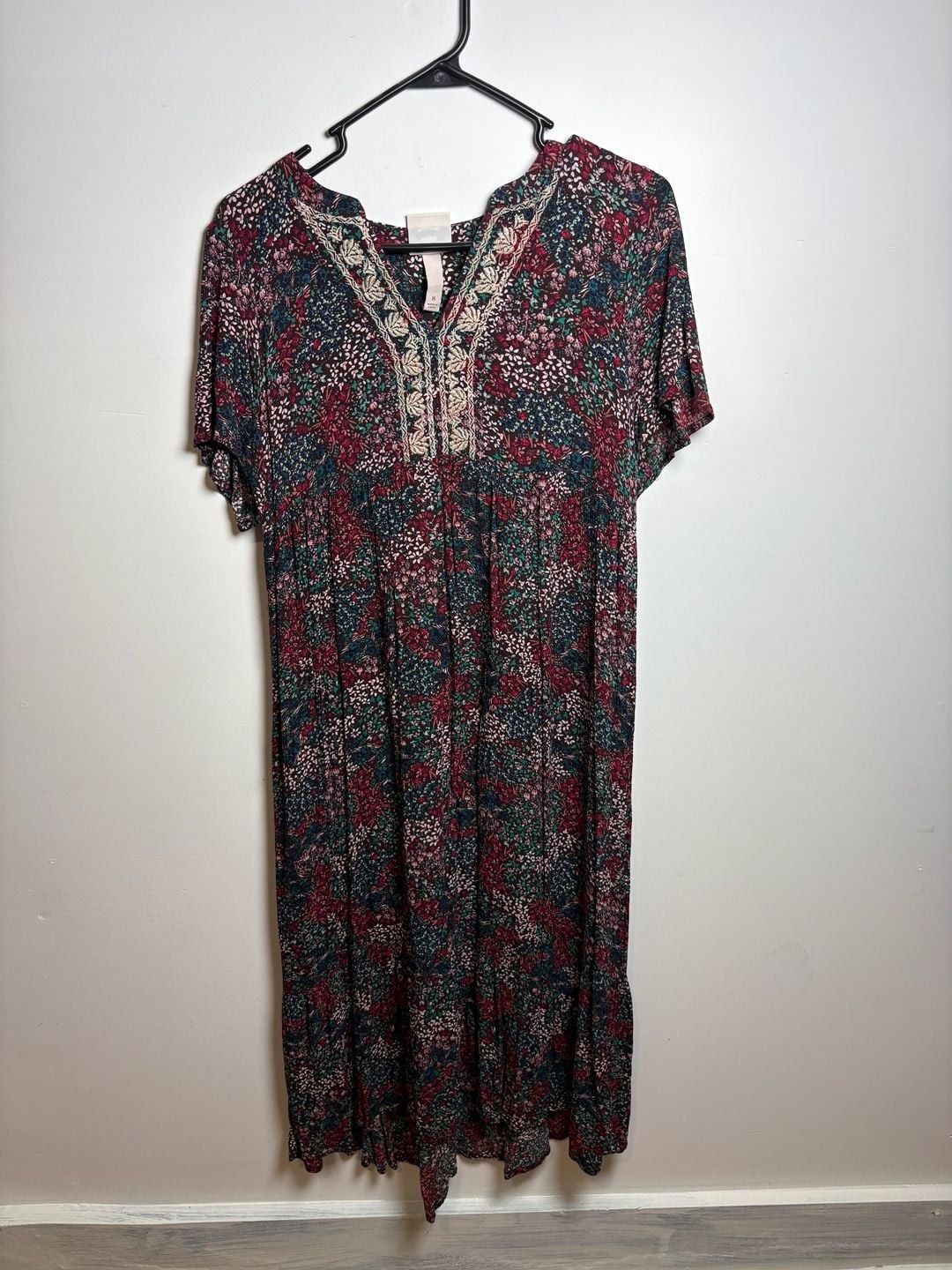 Knox Rose Women’s Floral Print Midi Dress with Embroidered V-Neck