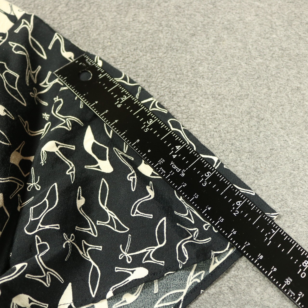 Liz Claiborne Shoes Print V-Neck Knee-Length Dress Short Sleeve Black & White 6
