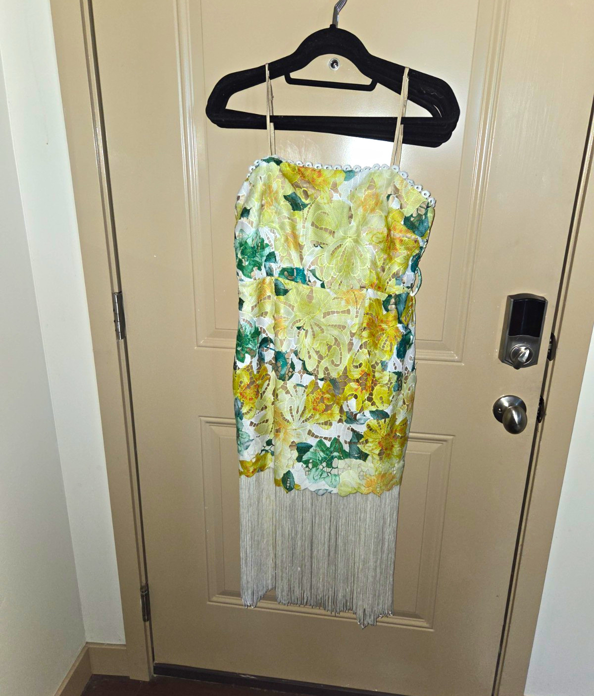L’ATISTE by AMY Women’s Floral Lace Fringe Hem Sheath Dress Size M