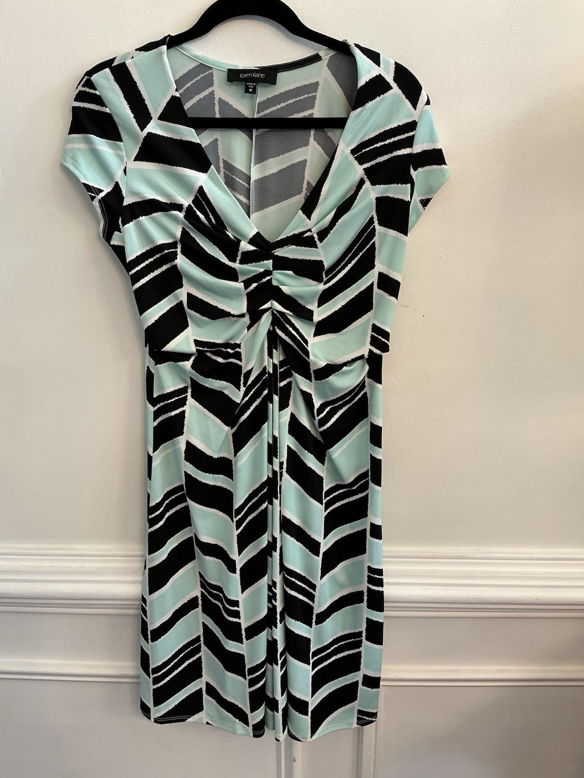 Karen Kane Fit & Flare Dress M Black Geometric Ruched V-Neck Cap Sleeve Knee