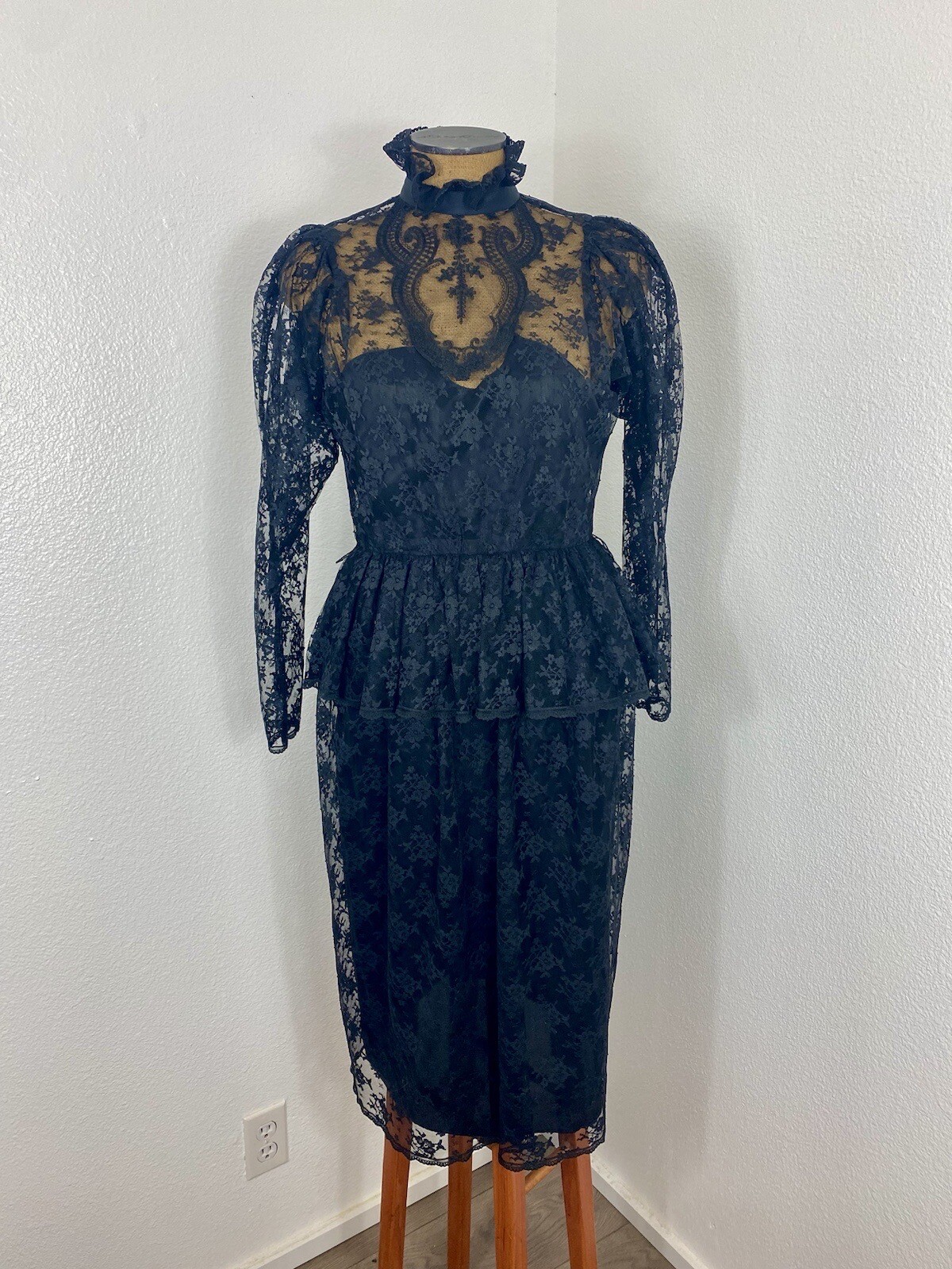 Vintage Victorian Gothic Lace Dress 4 XS Dramatic Dark Romance Vampire Coquette