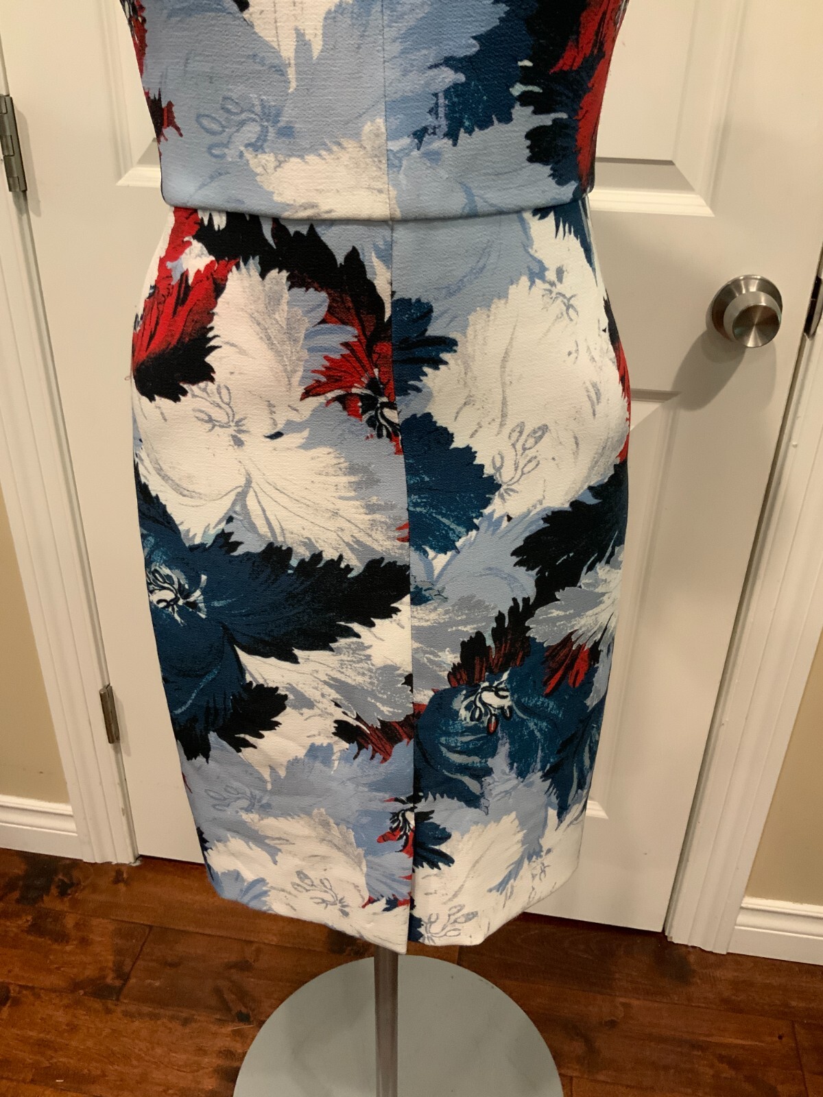 Erdem White, Blue & Red Floral Short Sleeve Cutout Sheath Dress, Size 0