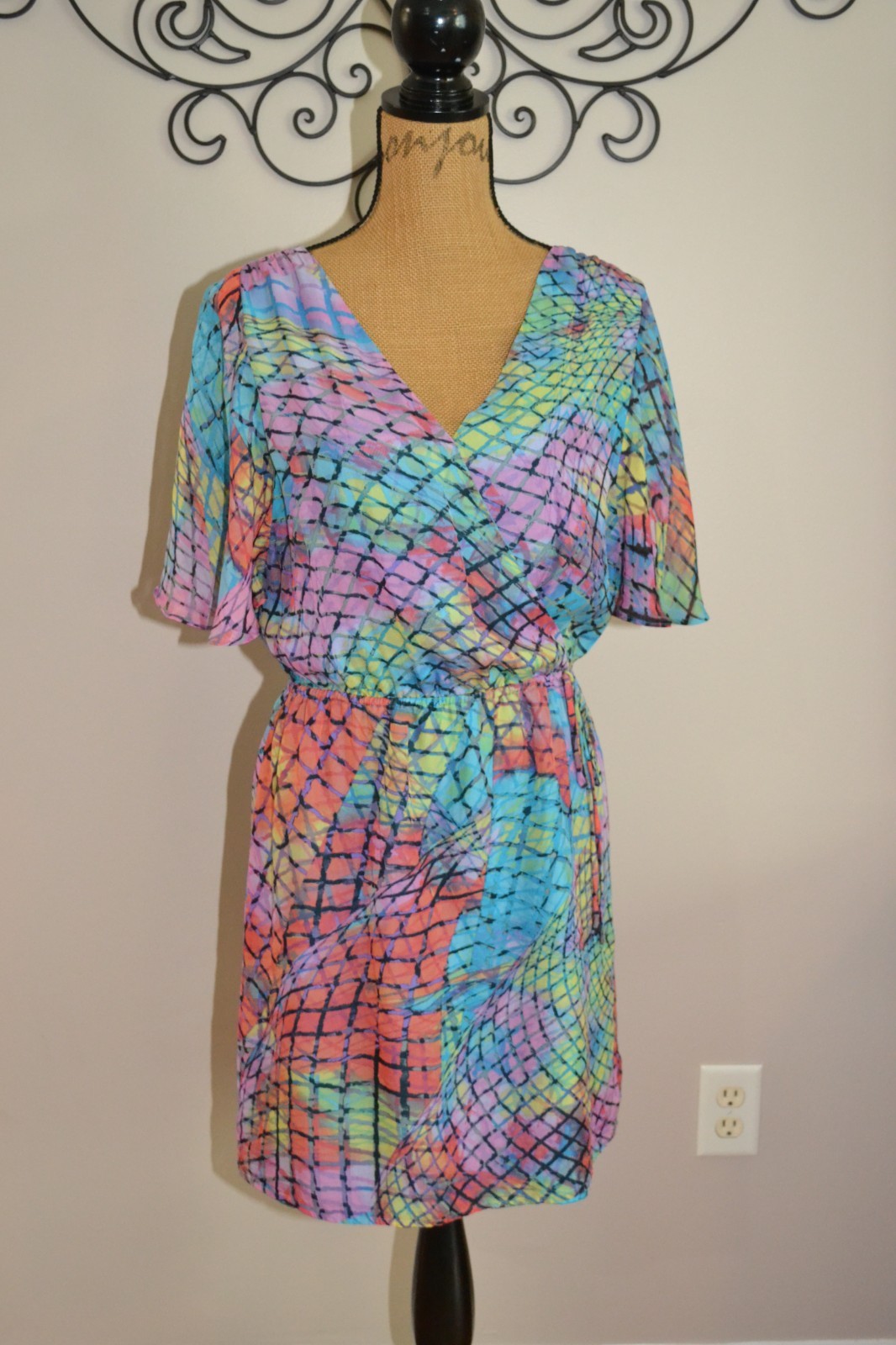 Presley Skye Mosaic Tile Print Faux Wrap Flutter Sleeve Colorful Silk Dress sz M