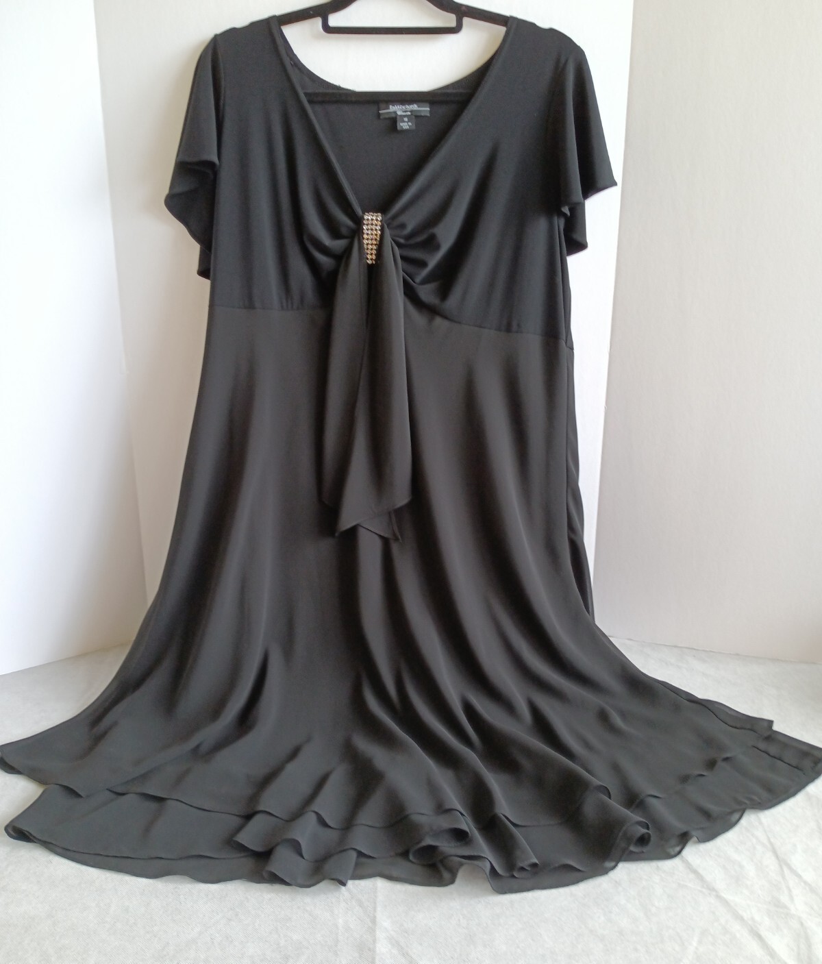 R&M Richards Cocktail Dress Women’s 18 Cap Sleeves V-neck Scalloped Bottom