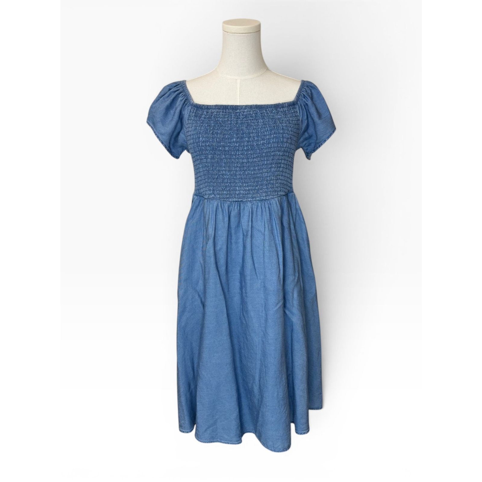 Torrid Chambray Smocked Off Shoulder Dress Women’s Size 00 Blue Lyocell Sz 10