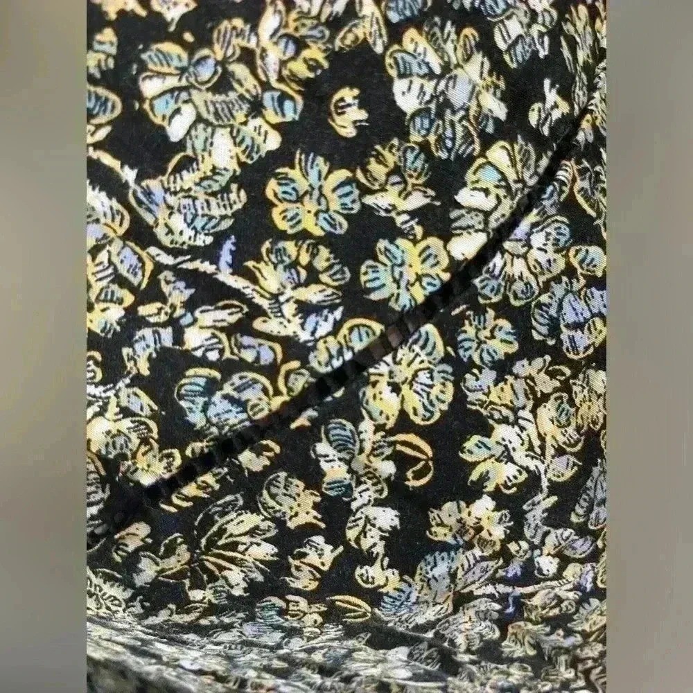Free People Navy blue floral ruffled dress with small cutout size 0