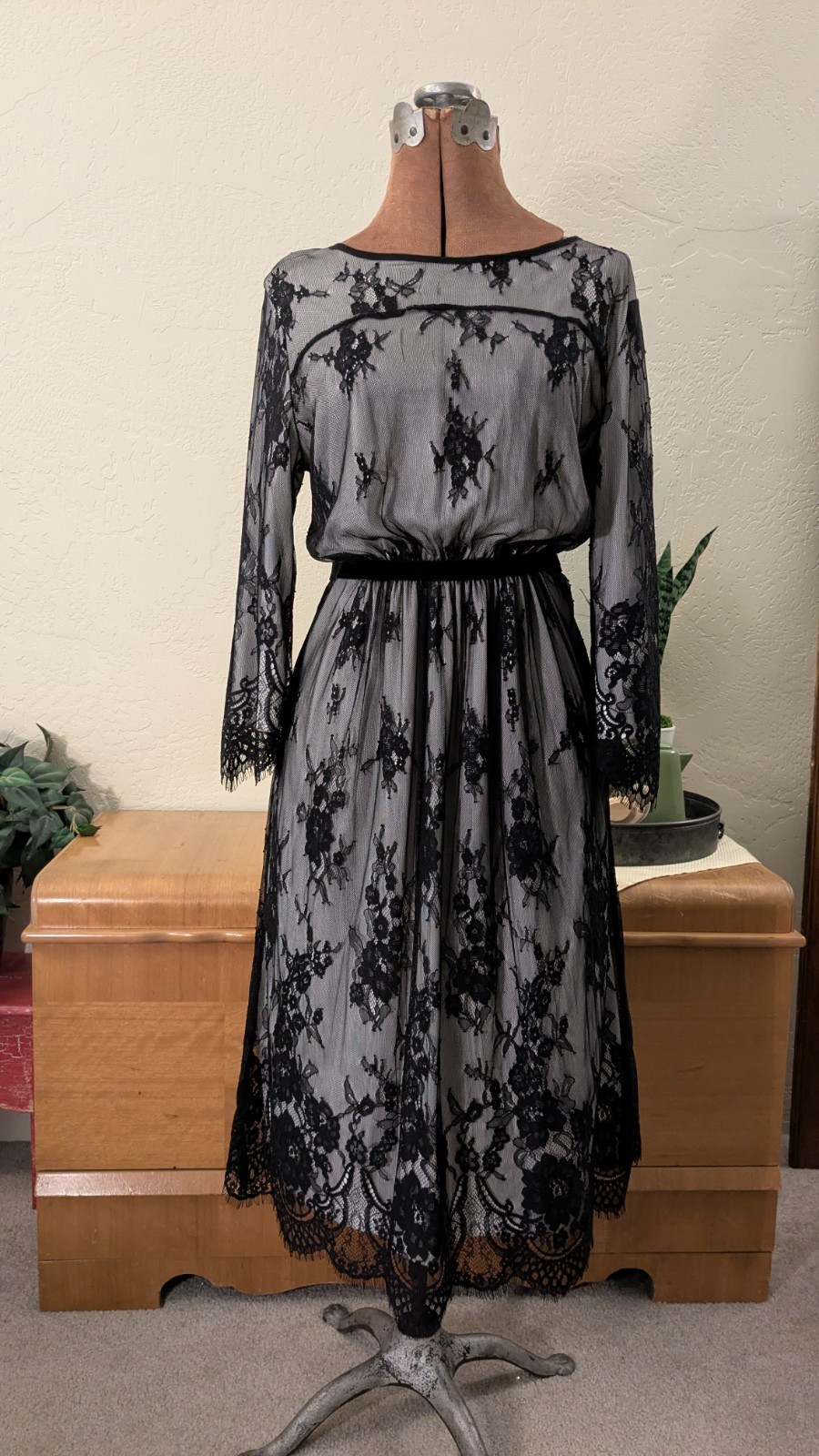 Timeless black lace over white lined long sleeve dress round neck XL 8 10 M EUC