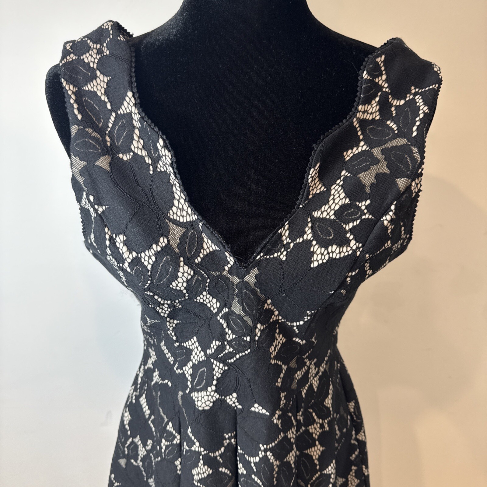 She+Sky dress Size medium Very Classy Dress