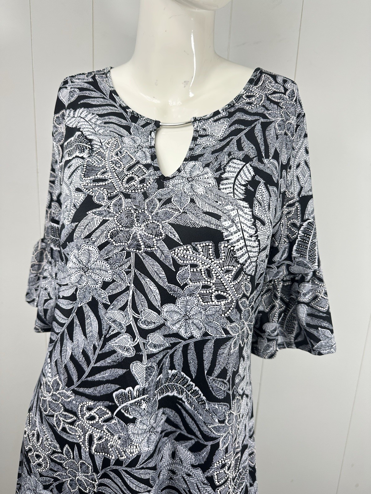 NWT Ruby Rd Womens Size M Black Textured Floral Dress 3/4 Ruffle Sleeve