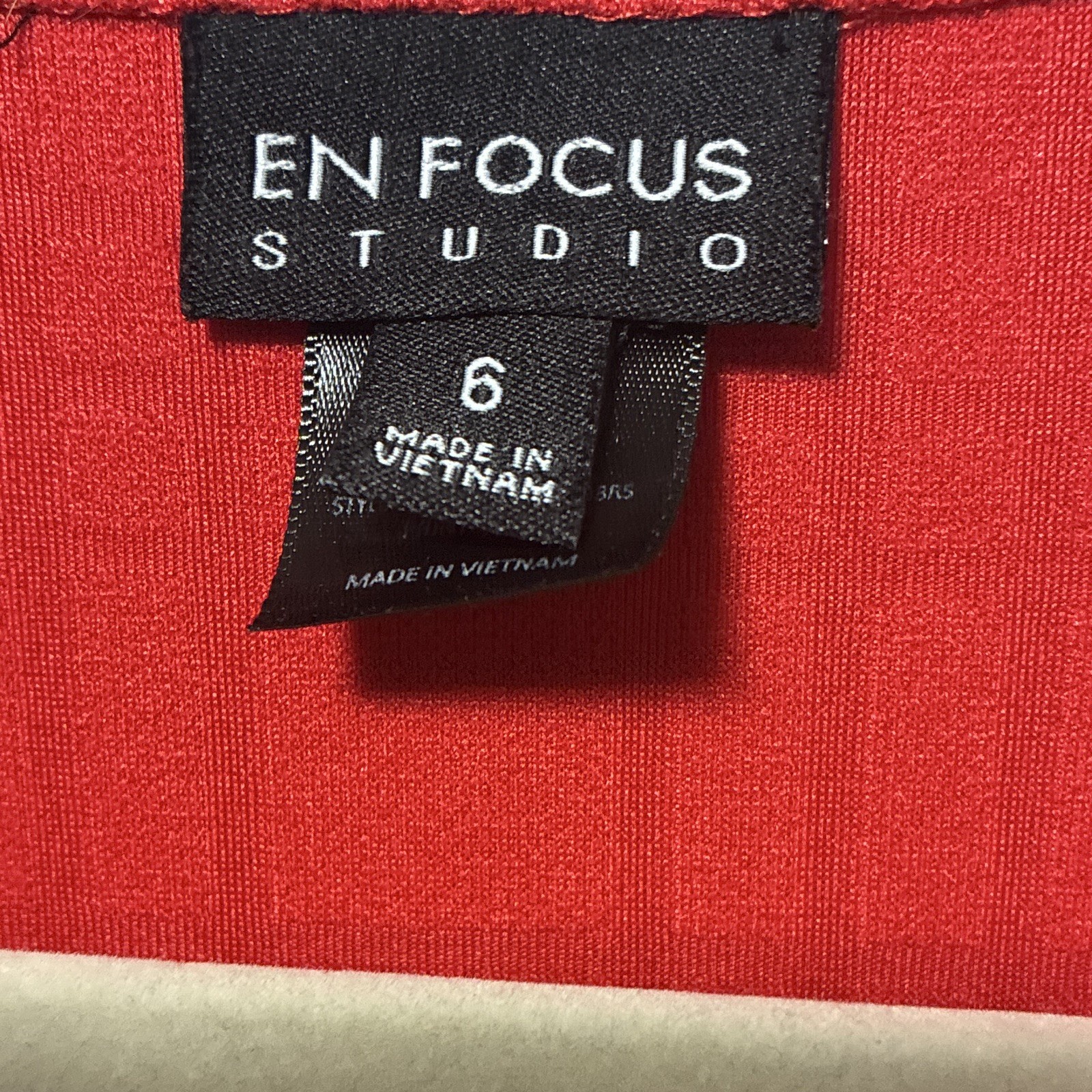 En Focus Studio Red Textured Sheath Dress 6 Knit Zip Button Knee Length