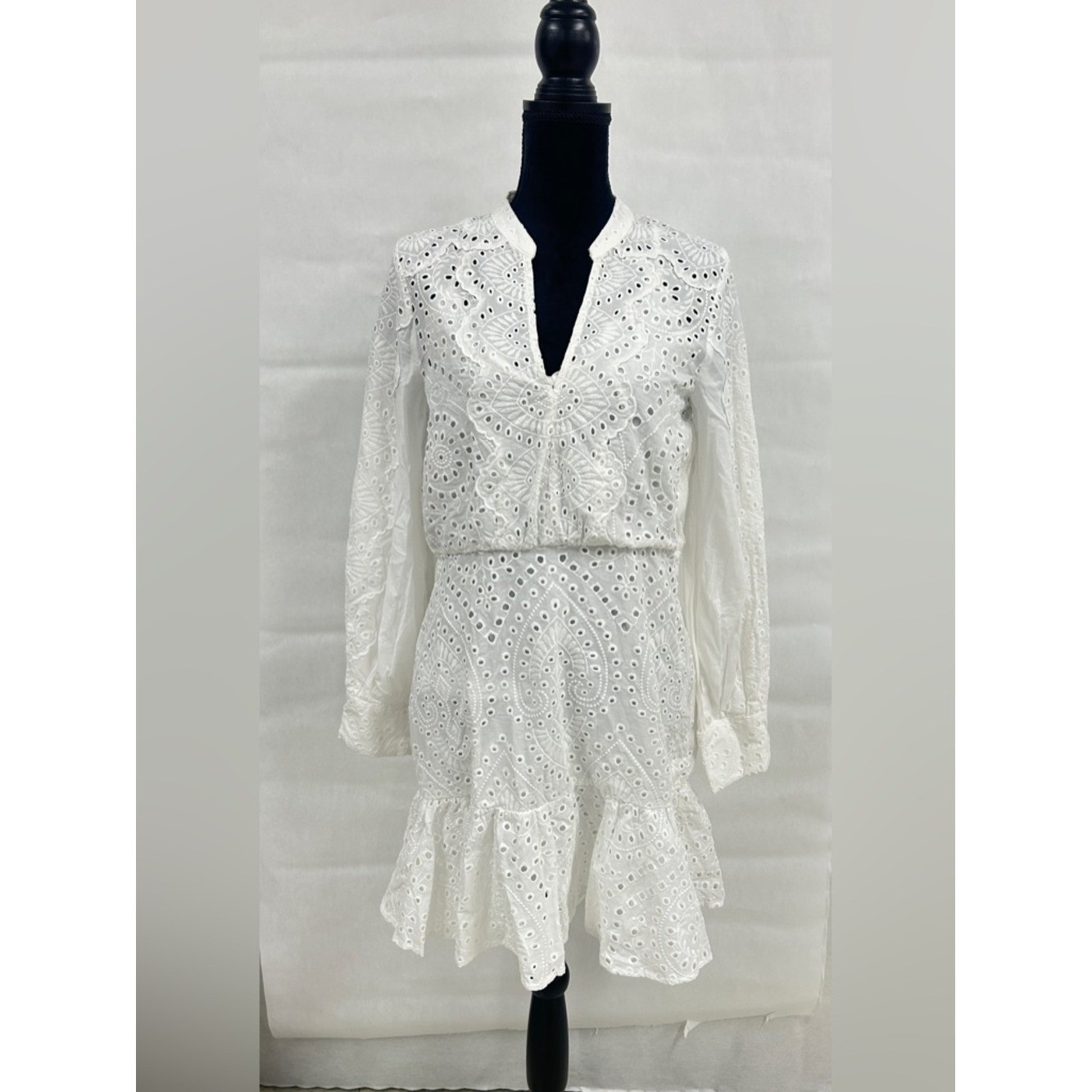 BCBGMAXAZRIA White Eyelet Lace Mini Dress Size 12 Boho Cottagecore Romantic