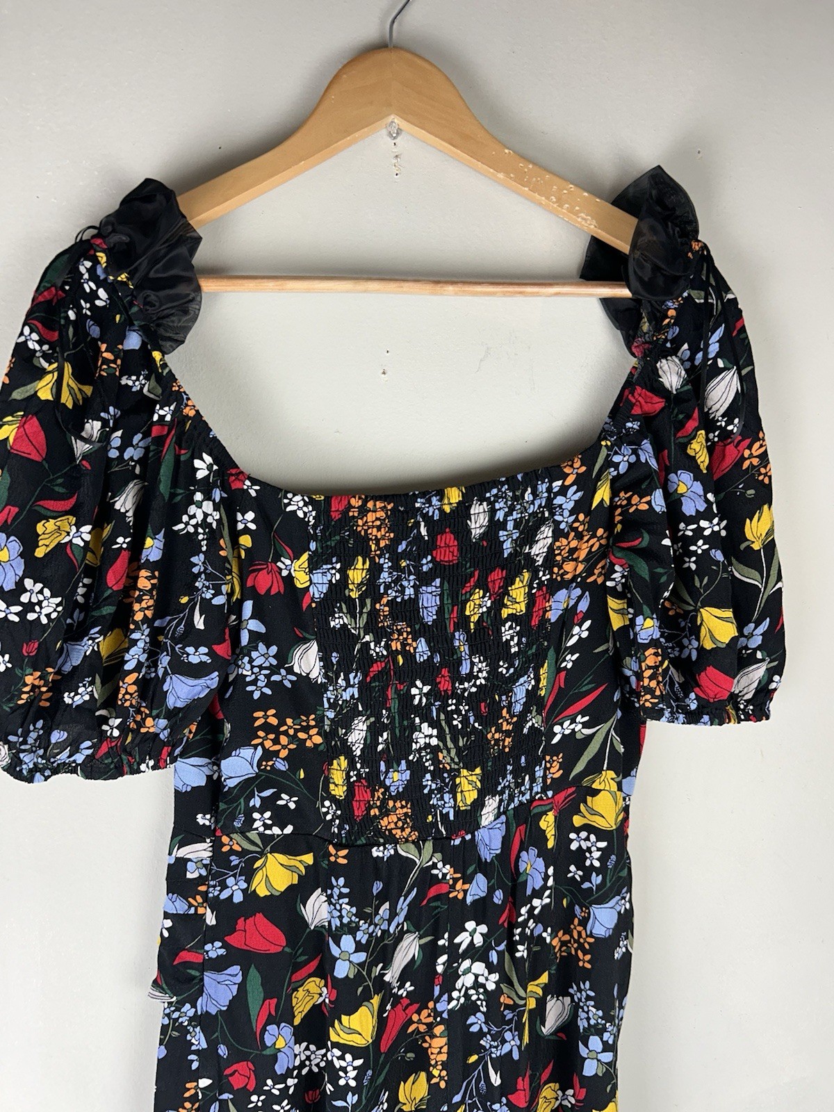 ASTR the label Black Floral Puff Short Sleeve Midi Dress Medium Smocked Back