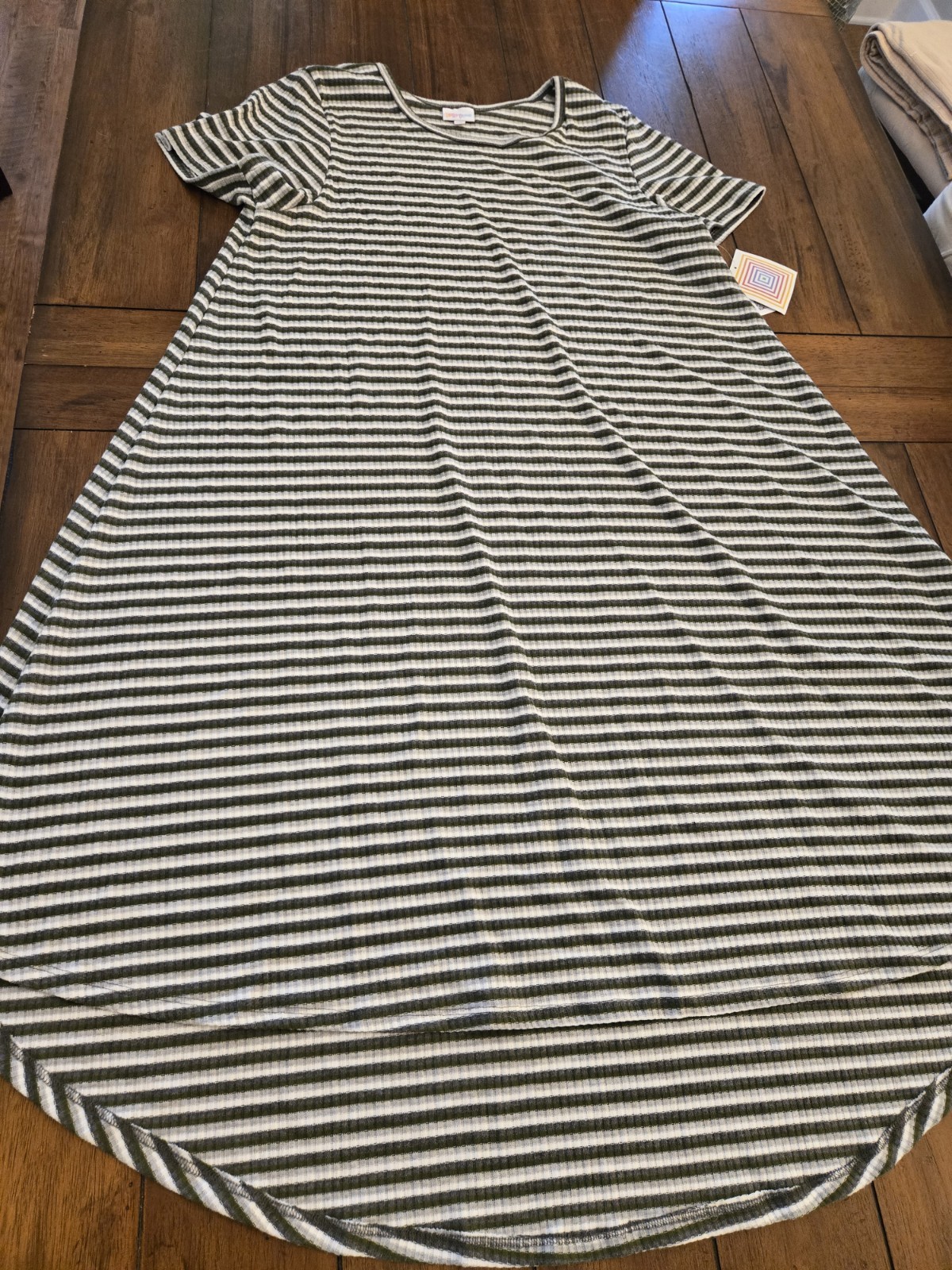 LuLaRoe Women’s Short Sleeve Dress Carly Size 2XL NWT