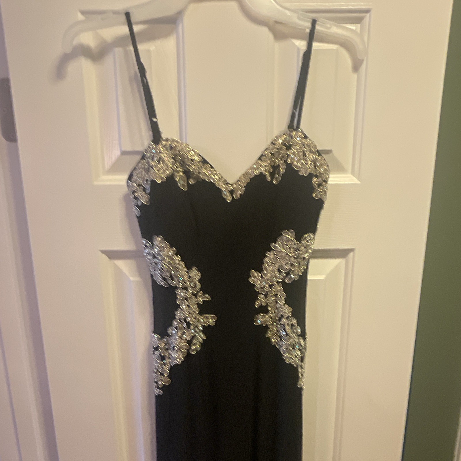 B Darlin Black Long Gown V-Neck Spaghetti Strap Beaded Side Slit Size 5/6