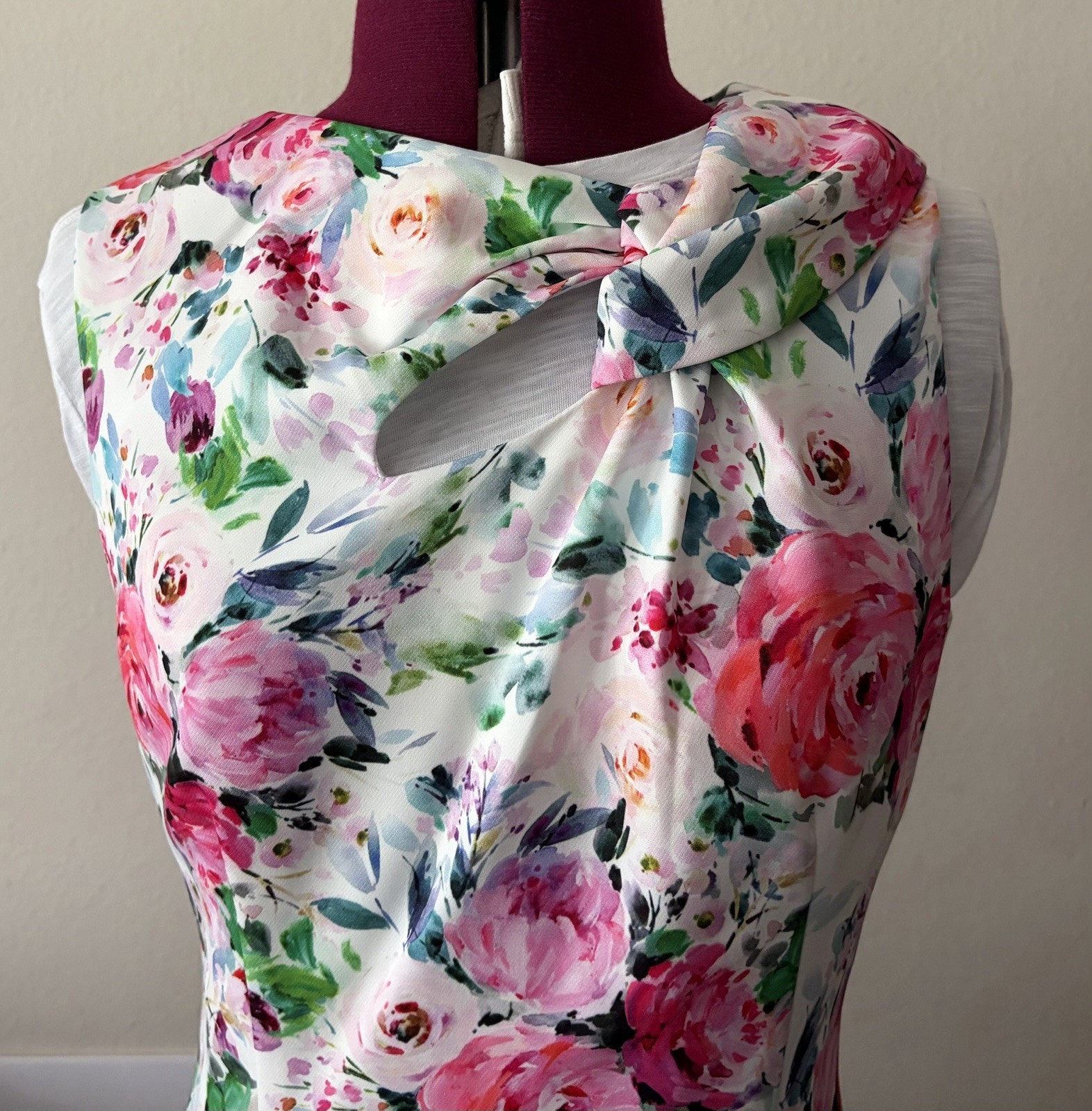 Alexia Admor Watercolor Floral Sheath Dress w/ Boat neckline w/ twist Neck Sz 10