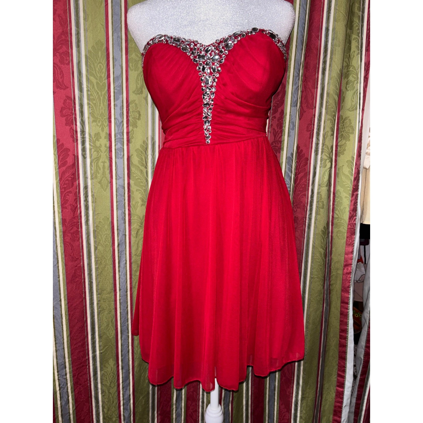 Red Strapless Rhinestone Homecoming Dress Fit & Flare Party Dress Size 7 (S)