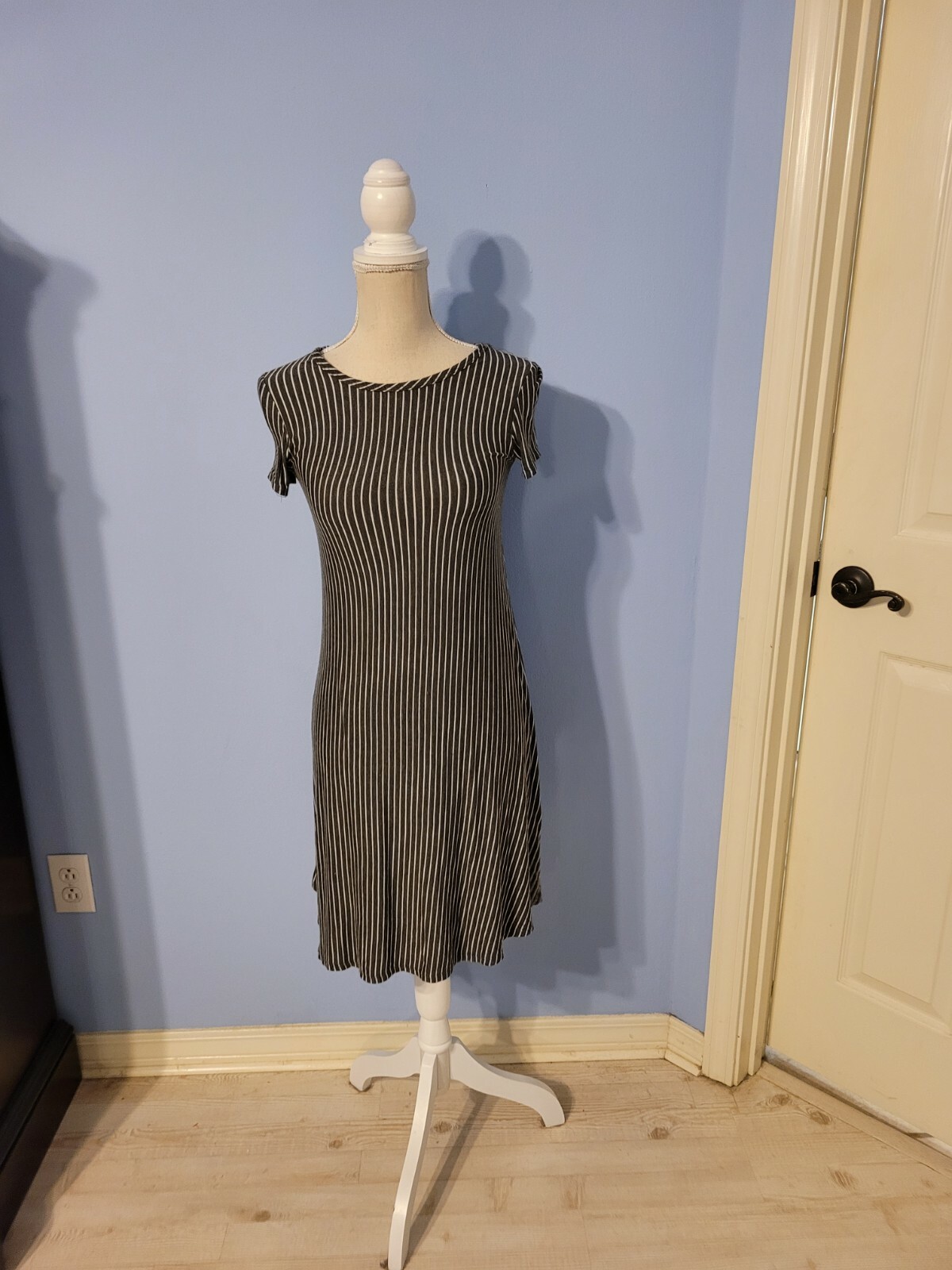 Pinc Size Medium Dress Womens Blue Gray Short Sleeve Stretchy Round Neck
