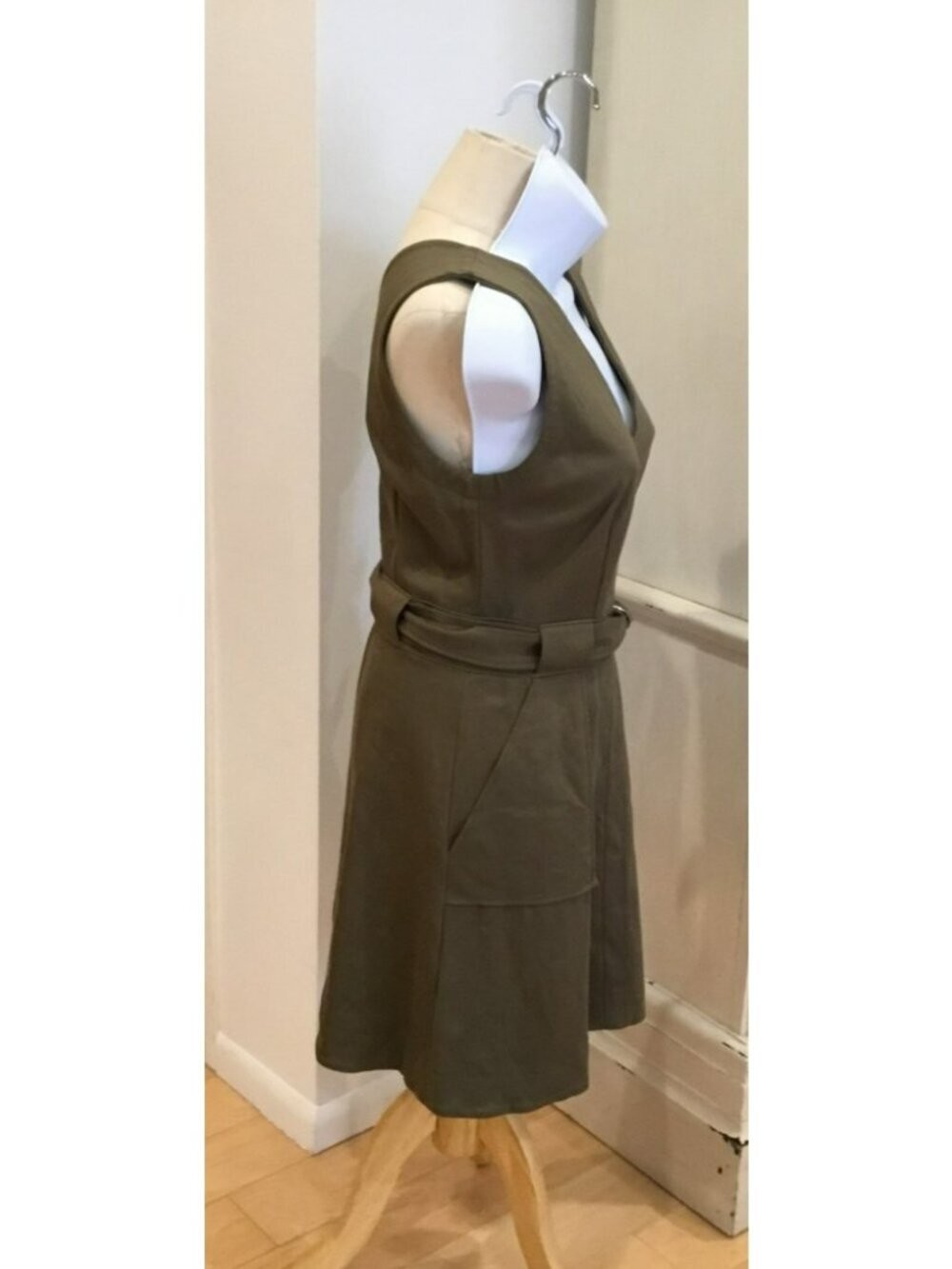 Sleeveless Olive Green Belted Dress with V-Neck and Side Pockets