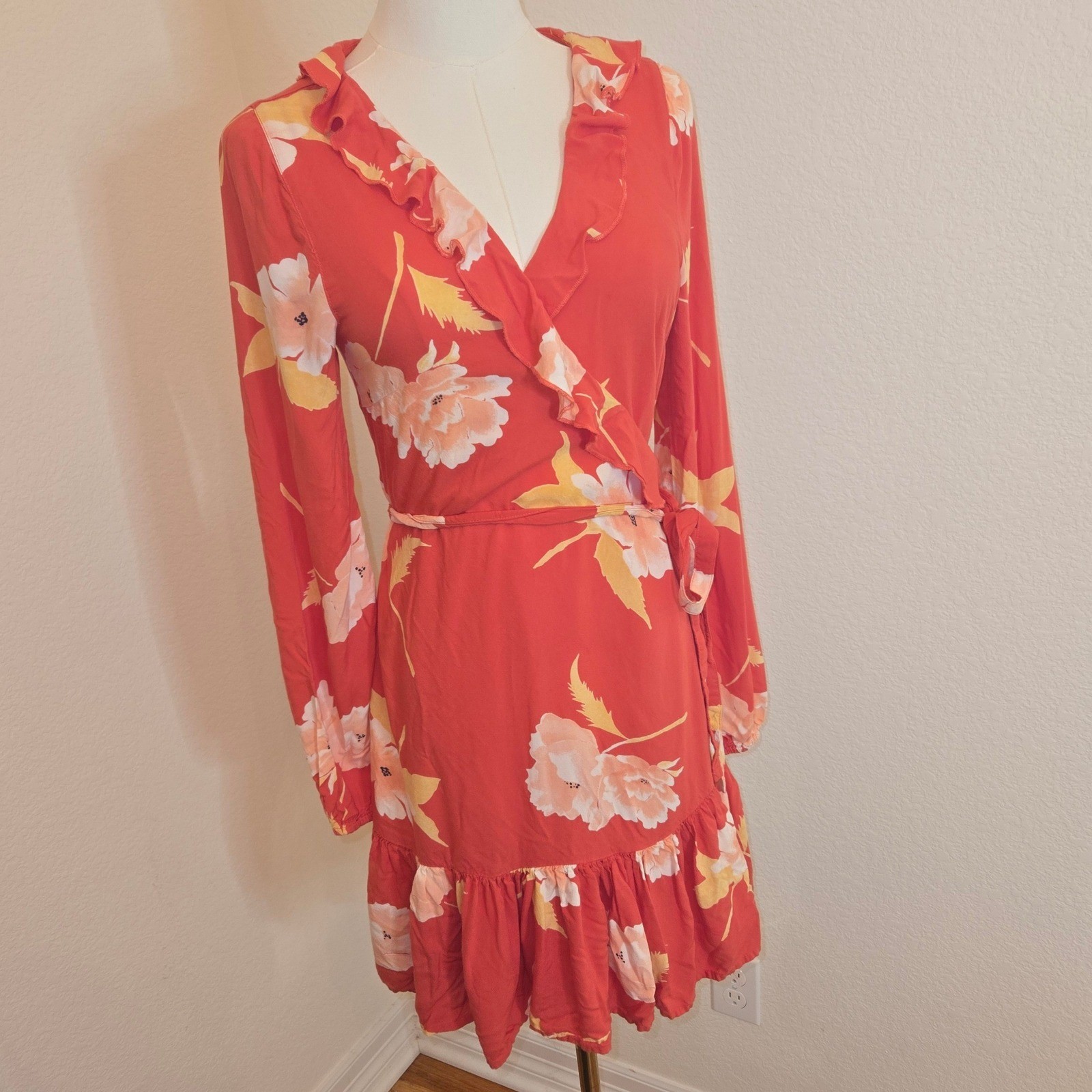 Billabong Coral Floral Wrap Dress Medium Ruffle Long Sleeve Boho, wedding guest