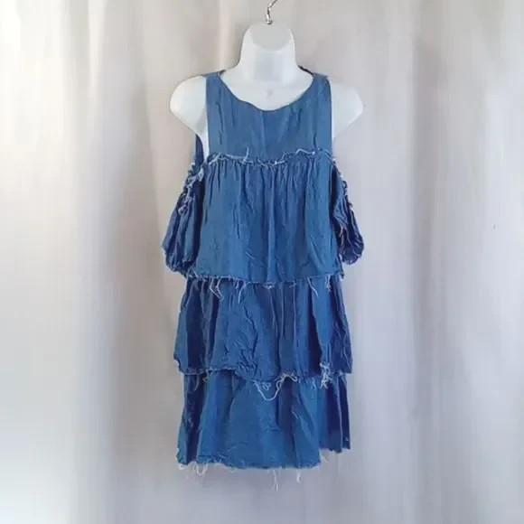 Zara women’s size XS blue dress (no material tag)