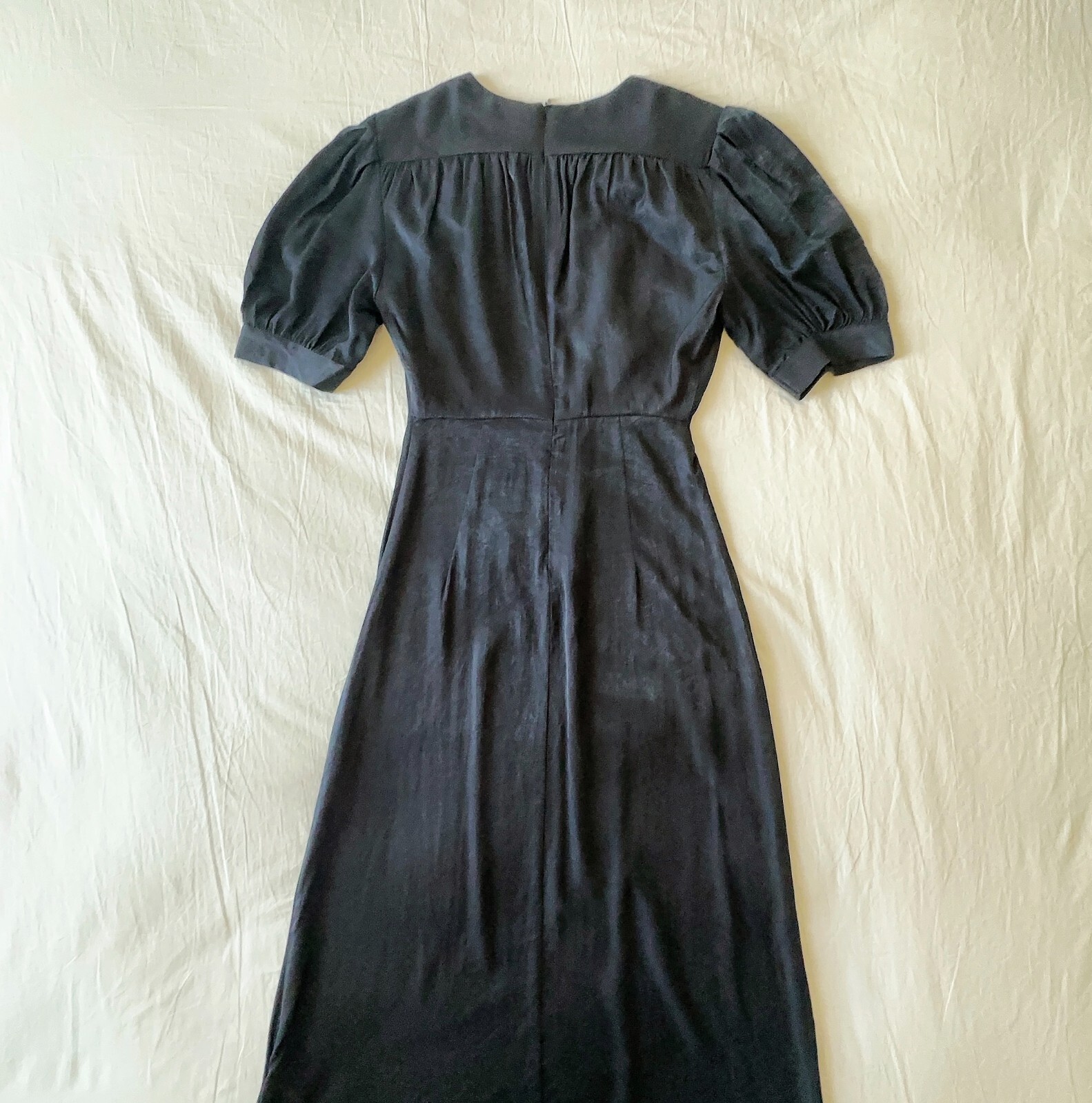 V-neck Puff Sleeves Contrasting Slim Black Lyocell Fiber Sexy Silky Midi Dress