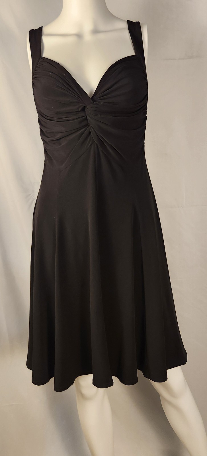 Moda International Sleeveless Classic/Minimalist “Little Black Dress” L