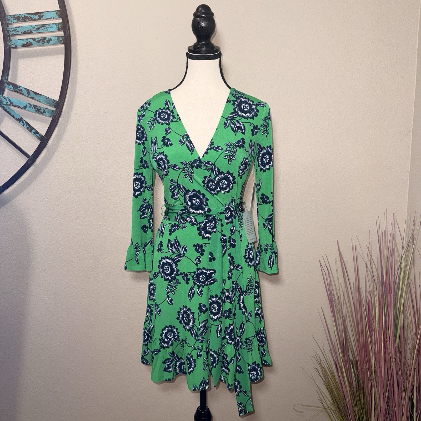 Eliza J Dress Size 2 NWT Green Floral 3/4 Sleeve Ruffle Bottom