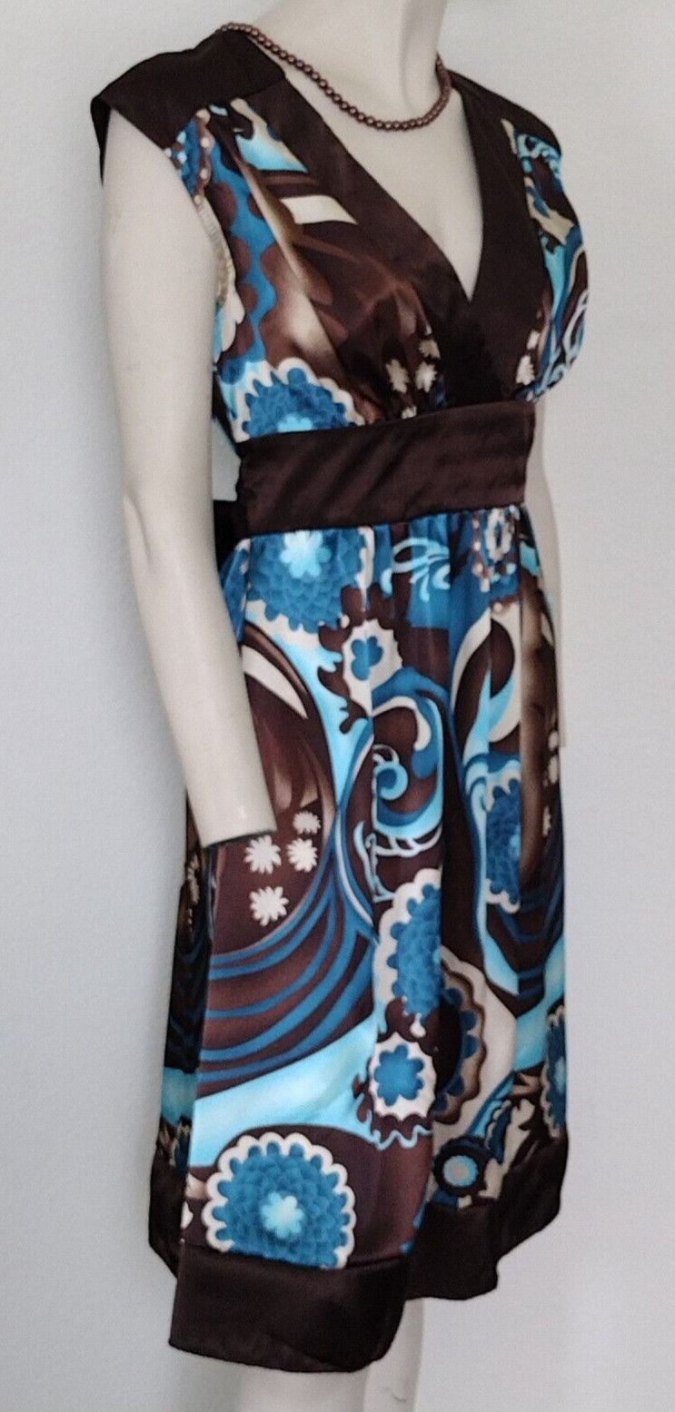 Woman A. Byer SATIN KNEE PULLOVER DRESS W/BACK TIE BELT Size 9 V-Neck Sleeveless