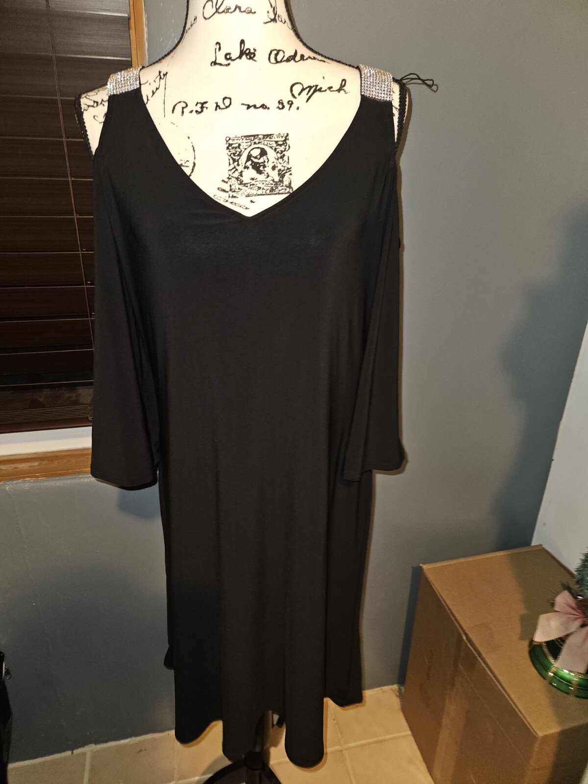 DB Established 1962 Womans Long Sleeve Black Dress Size L
