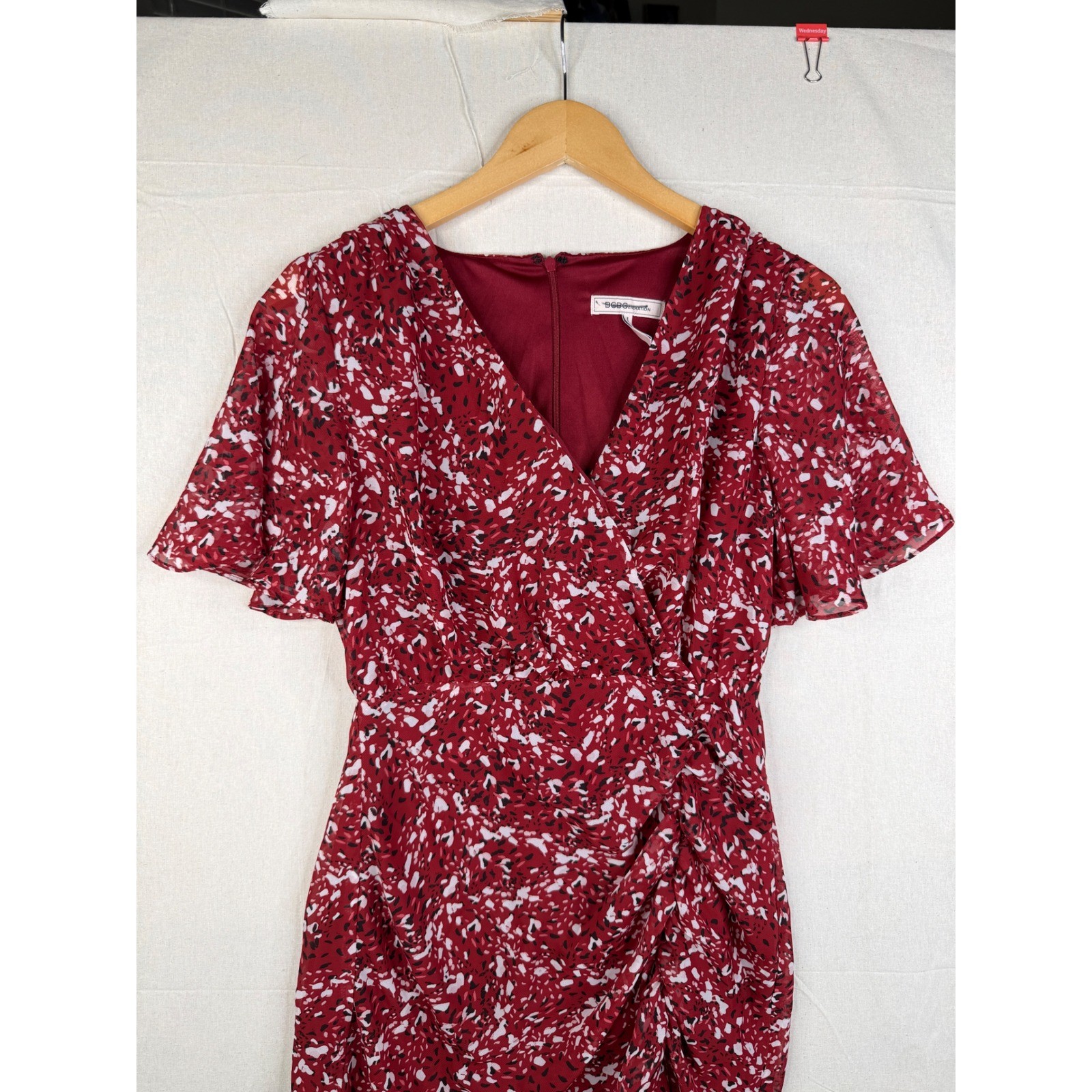 BCBGeneration Flutter Sleeve Ruched Front Ruffle Hem Dress Size 2 Red Print