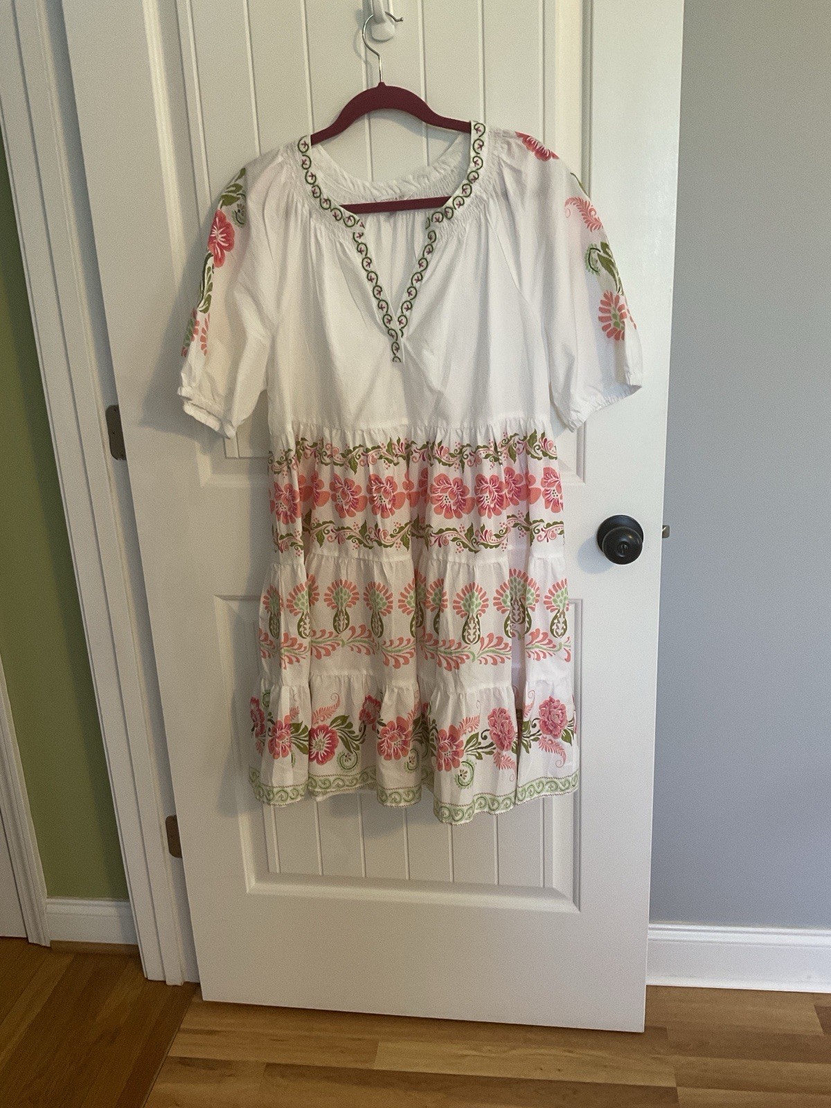 Crown & Ivy Women’s XL Fit & Flare Floral Embroidered Puff Sleeve V-Neck