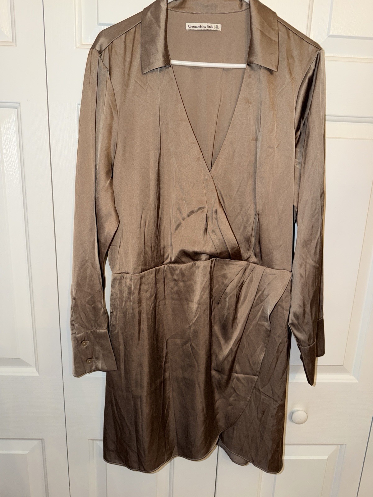 Abercrombie Fitch Satin Wrap Mini Dress XL Quiet Luxury Model Off-Duty Holiday