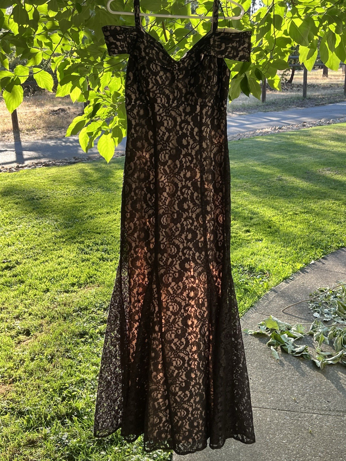 R&M Richards Black Lace Formal Gown Size 6 Off Shoulder Mermaid Evening Dress