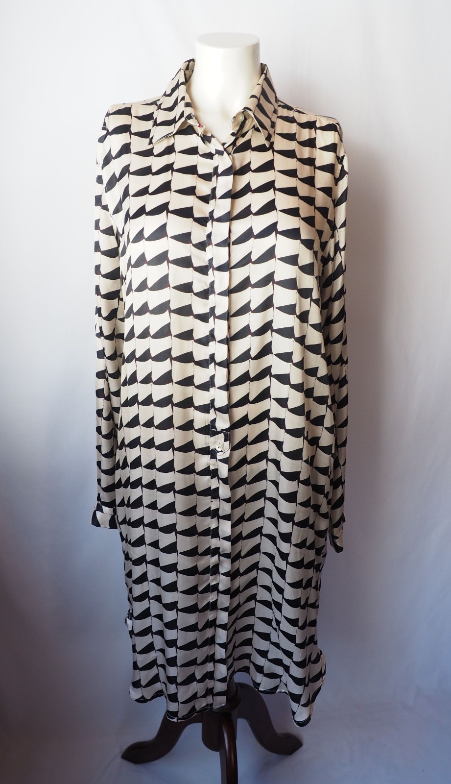 0039 Italy Silk Blend Button Front Shirt Dress Geo Print Black Pearl Ivory L
