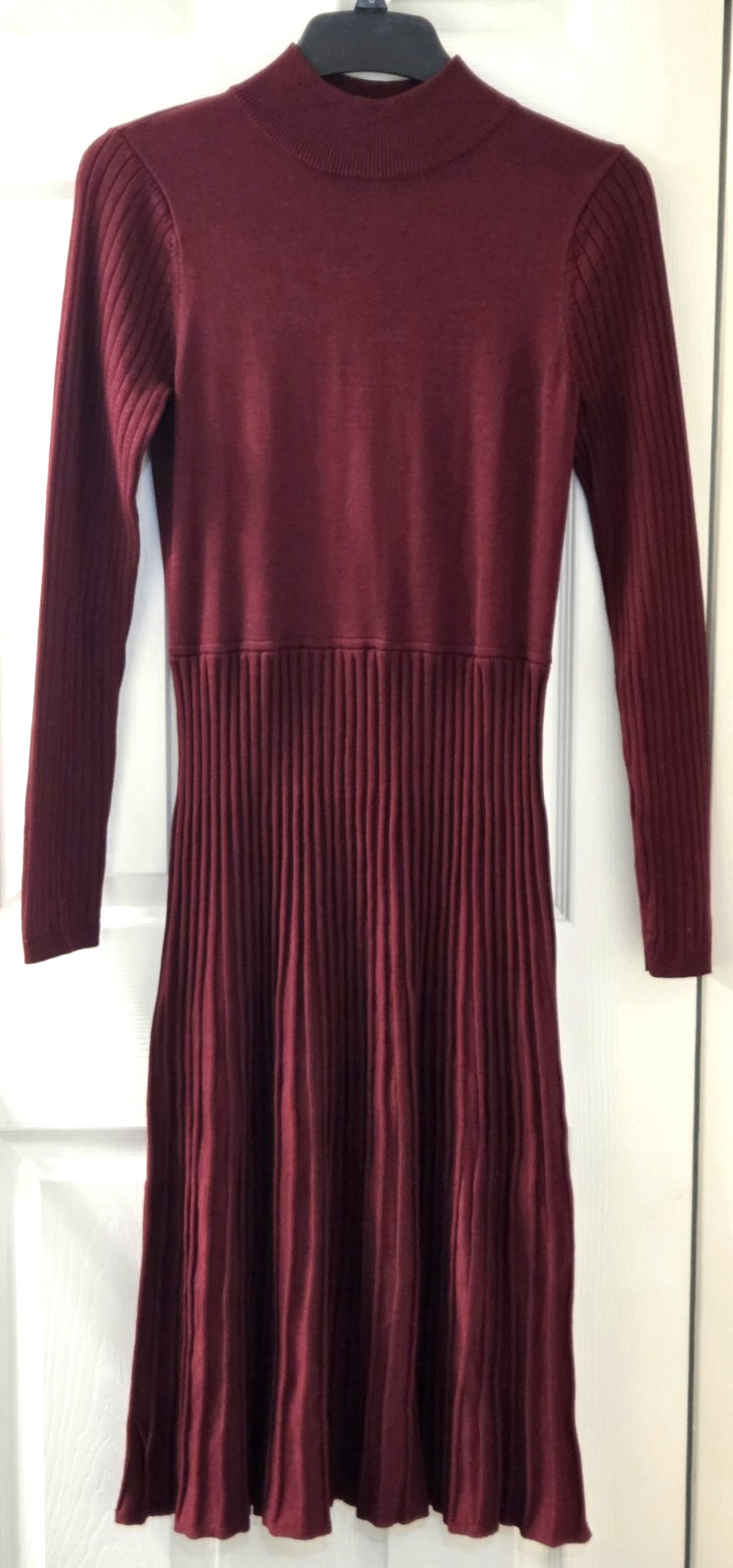 Sandra Darren Sweater Dress – Burgundy Mock Neck A-Line Midi Pleated Skirt – M