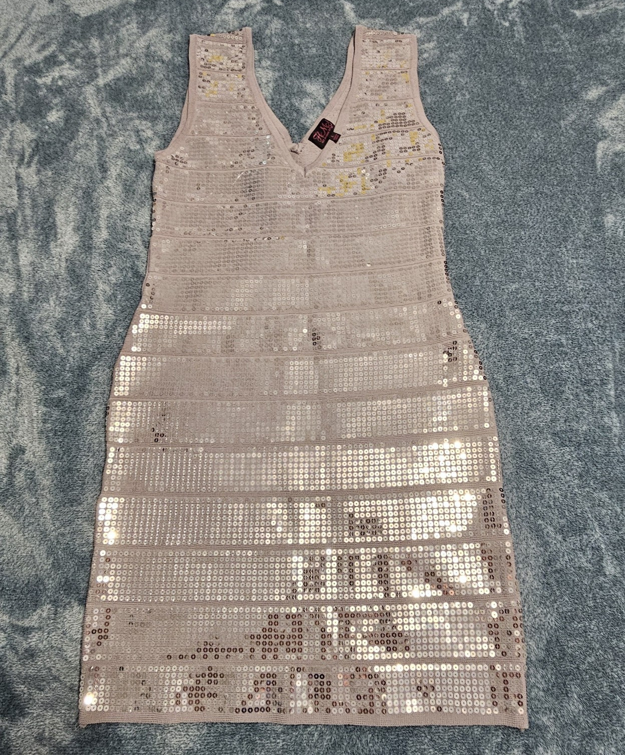 Hot Miami Styles Women’s L Silver Sequin V-Neck Bodycon Cocktail Knee Dress