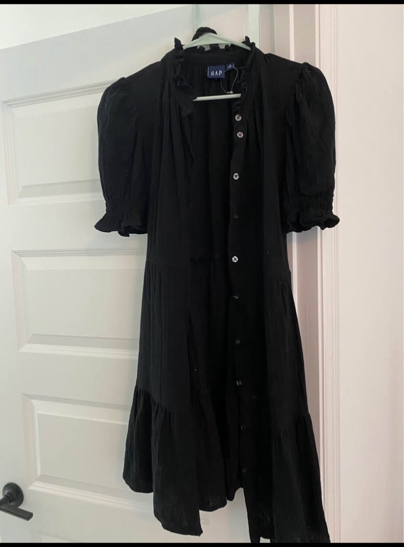 Black GAP dress NWT size small with puff sleeve, rope belt and buttons