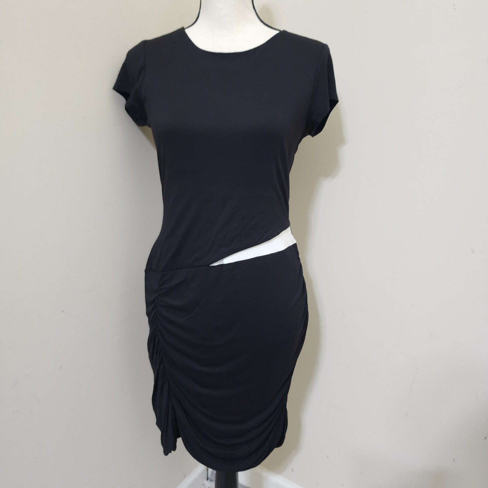 nwt CASUAL COUTURE size Large Side Rouching Slim Fit Stretch Dress Black