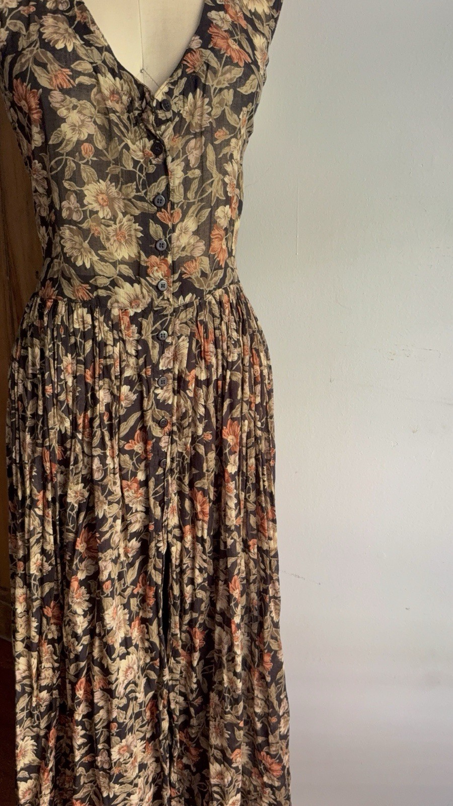 S. Roberts 90s Floral V-Neck Button Front Maxi Dress 100% Cotton Pleated M