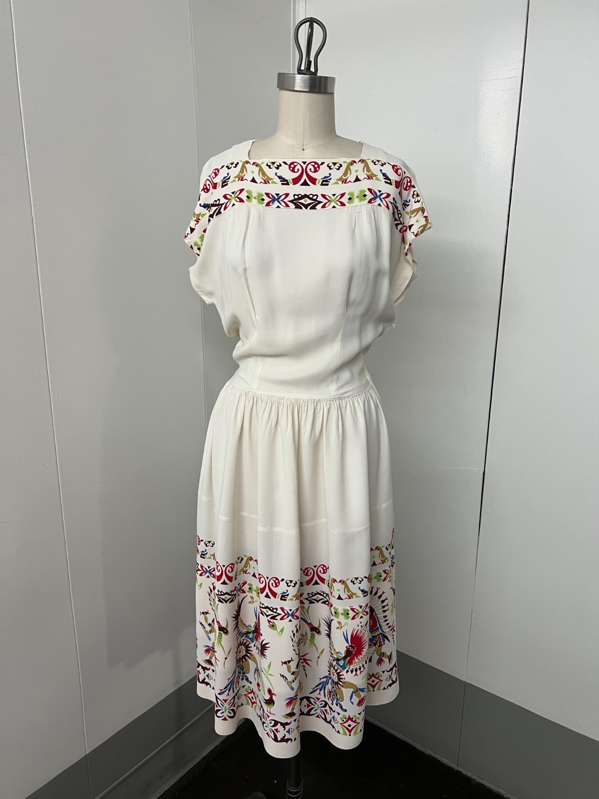 1940s Vintage Cold Rayon Drop Waist Dress Creamy White With Native Indian Design