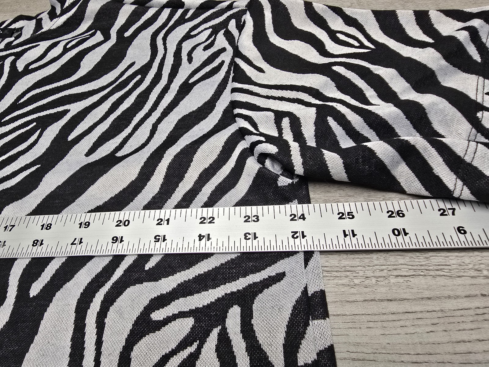 Dressed in LALA Sweater Womens M Black White Zebra Print Oversized Boho Festival