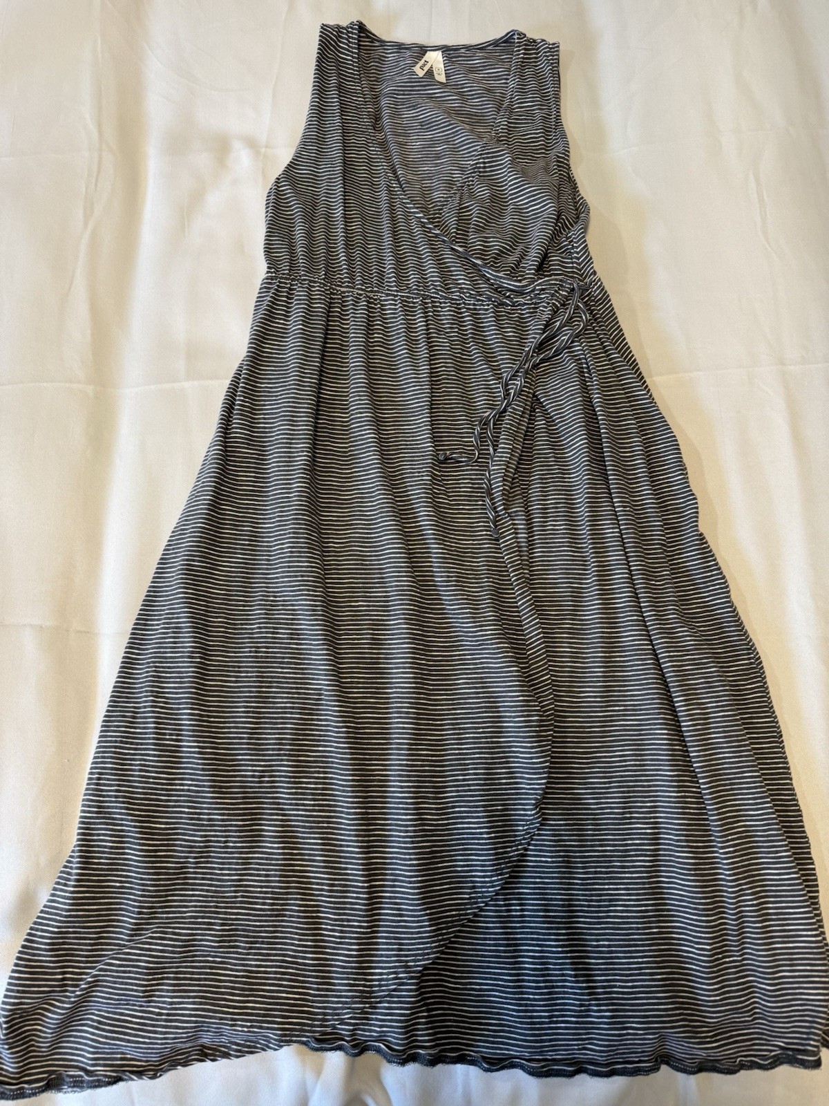 Pact Women’s M Gray White Striped V-Neck Sleeveless Wrap Midi Dress Organic
