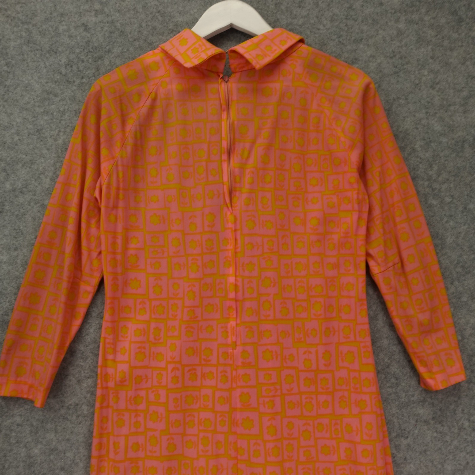 Vintage 70s Shift Dress Womens SMALL Pink Orange Psychedelic Mod PETER STEVENS