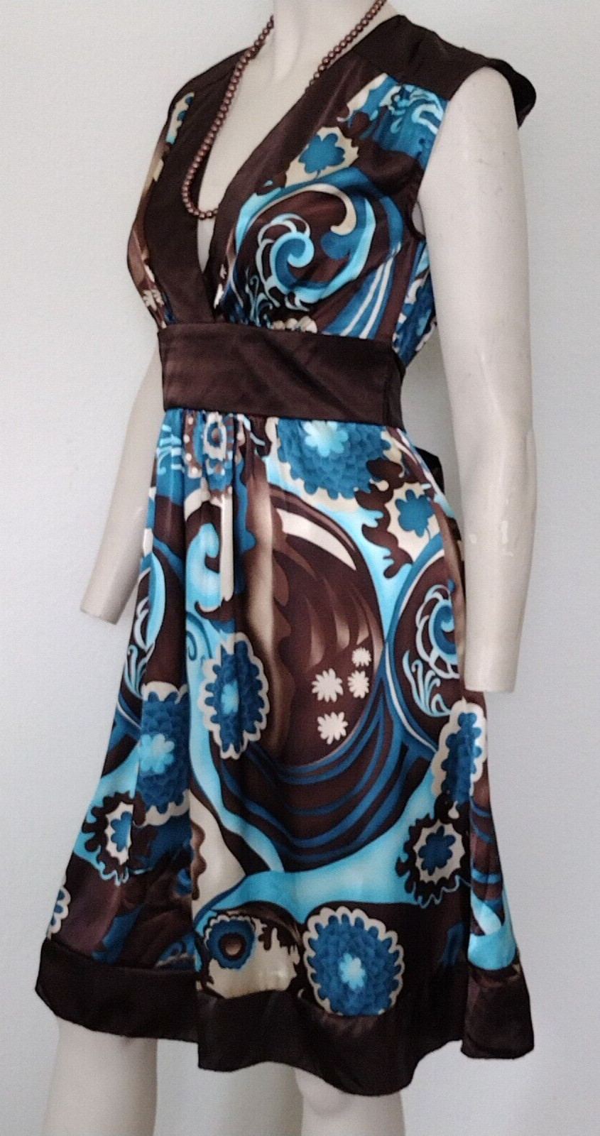 Woman A. Byer SATIN KNEE PULLOVER DRESS W/BACK TIE BELT Size 9 V-Neck Sleeveless