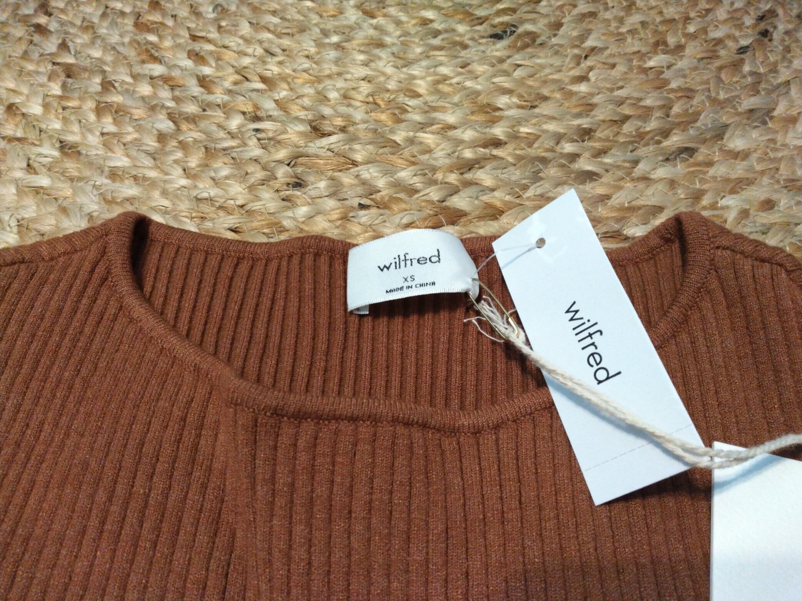 Aritzia Wilfred Brown Solid Ribbed Knit Cut-Out Round Neck Sleeveless – XS