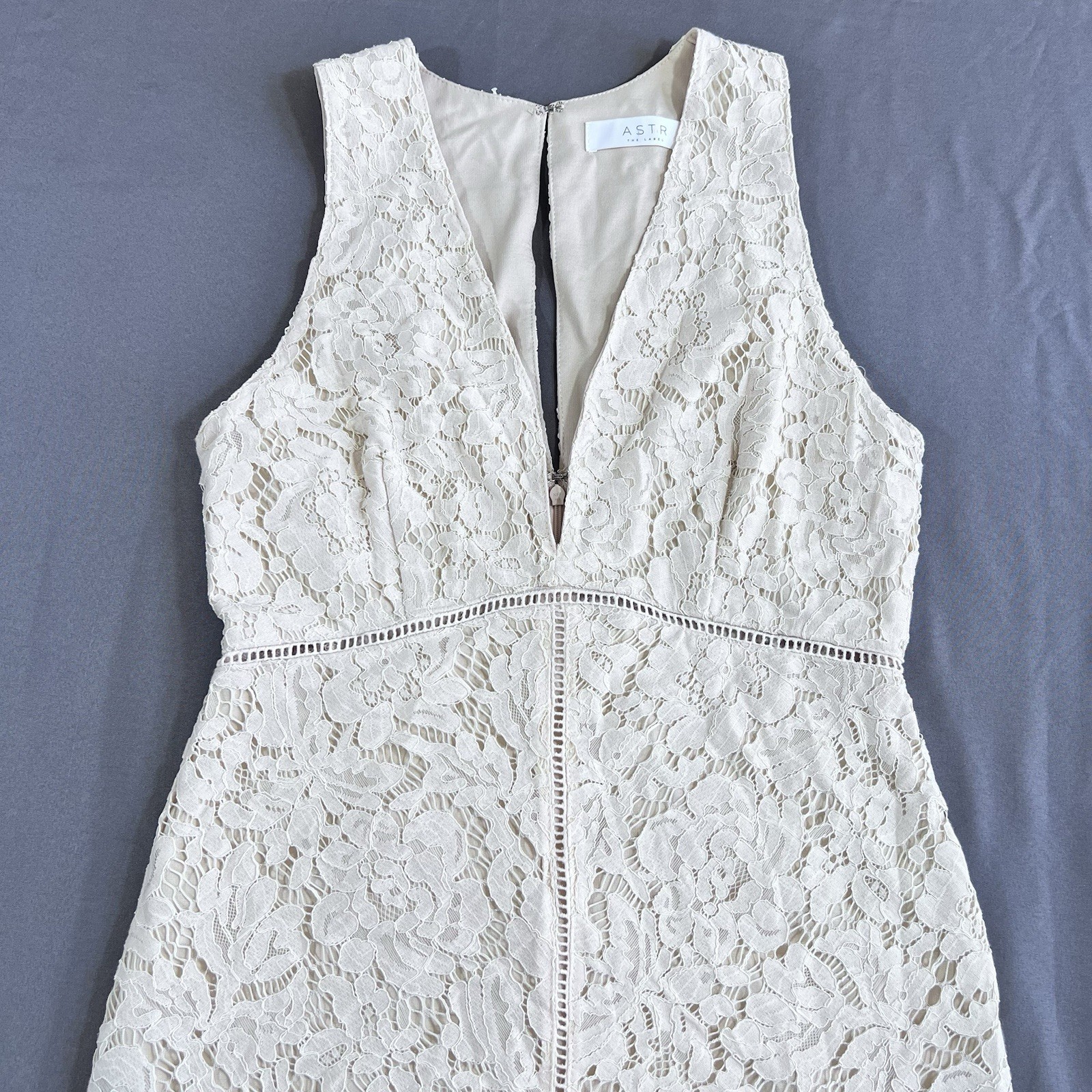 ASTR The Label Ivory Lace Midi Dress Size M Style#ACDR94322 Length 42in