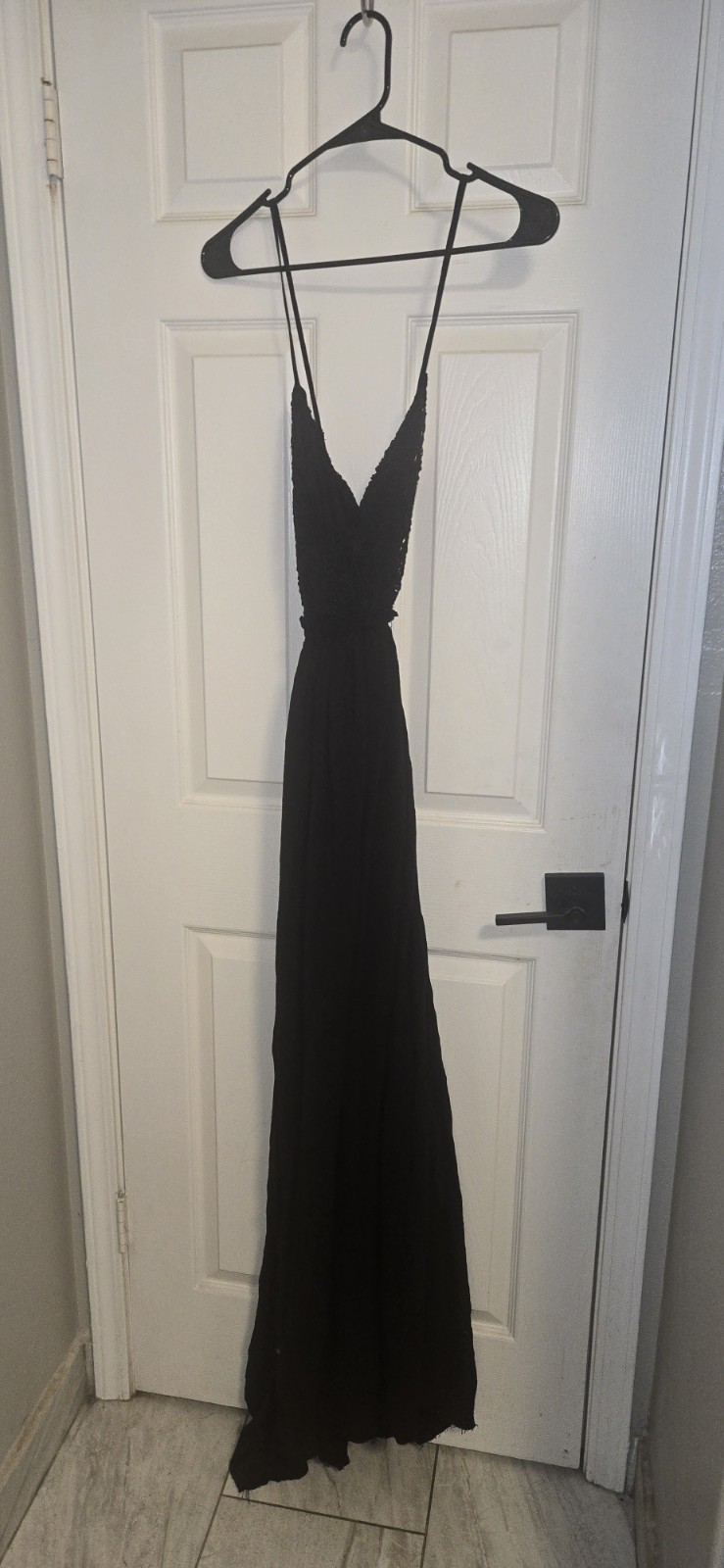FOREVER 21 Black Solid Lace V-Neck Spaghetti Strap Long Maxi Dress Regular M