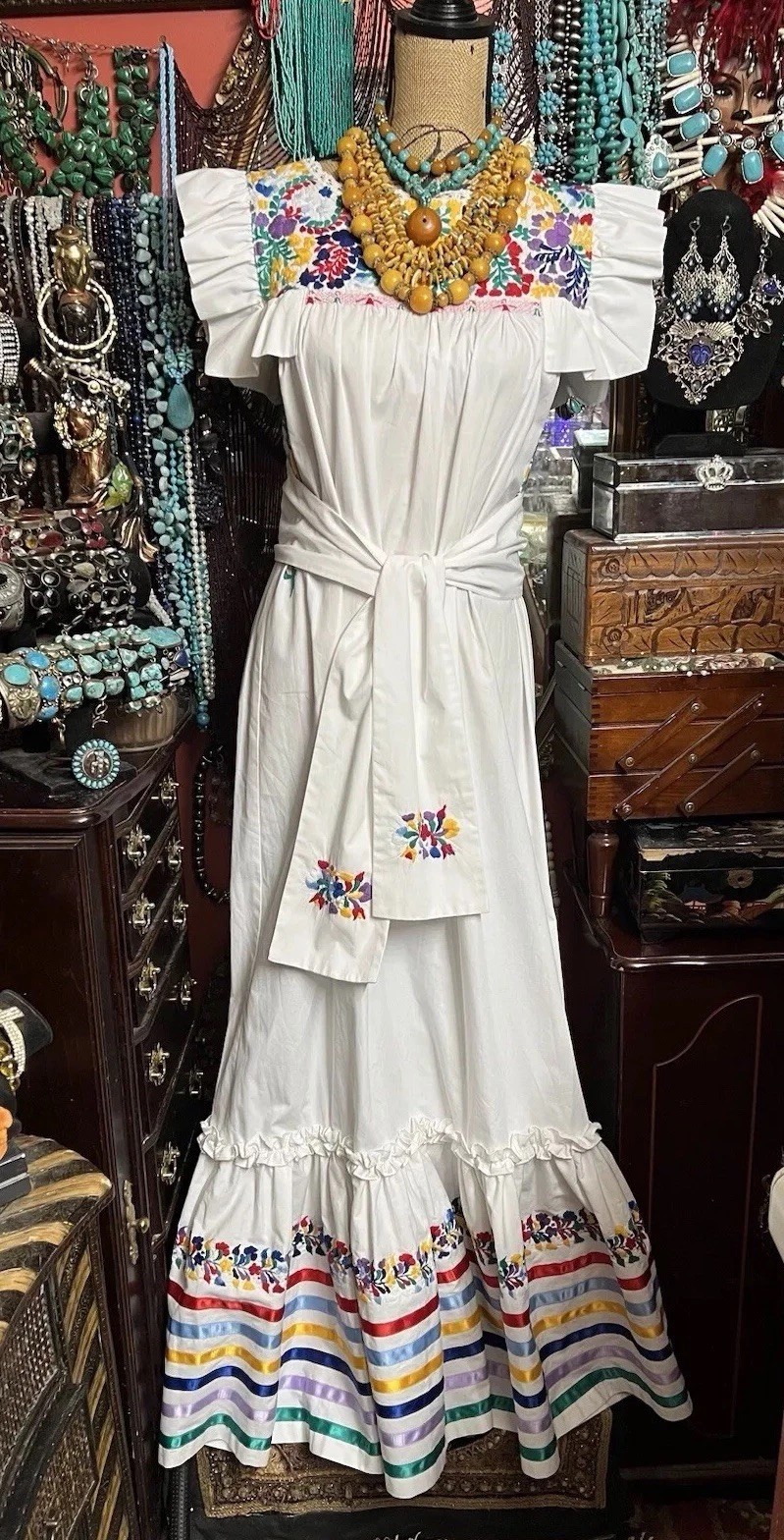 Mi Gorgondrina White Rare Lucia Colores de Mexico Embroidery S/M