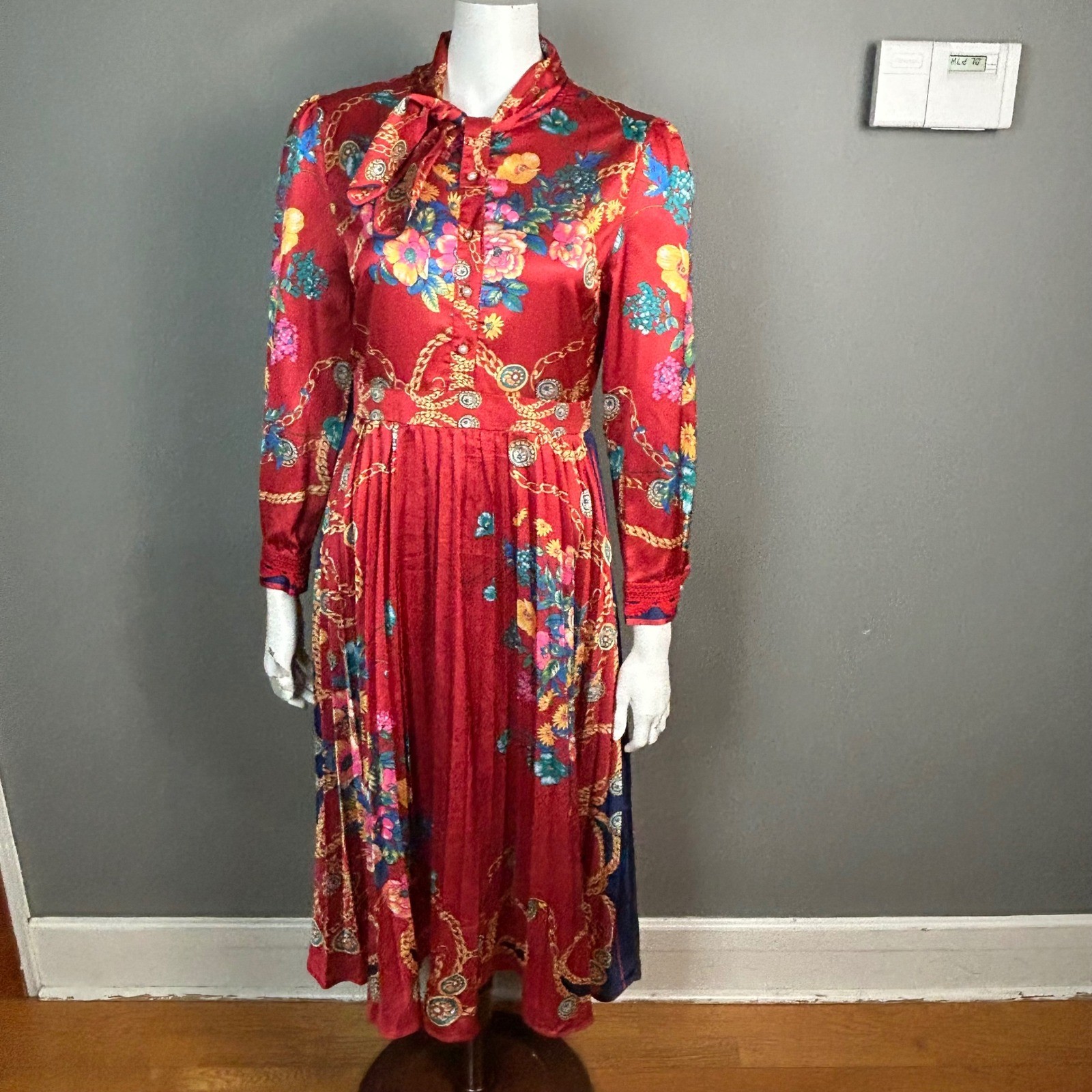 Dalia Macphee Long dress Medium Red Floral Pleated Midi Secretary Retro Mad Men