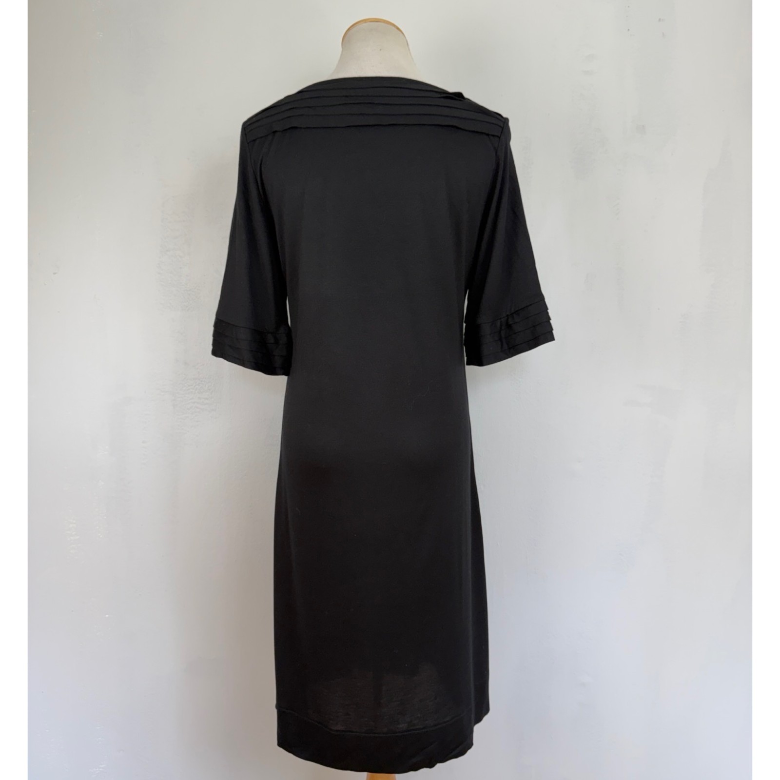 Banana Republic Dress Size Medium Black Fine Knit Rayon/Lyocell Pleated